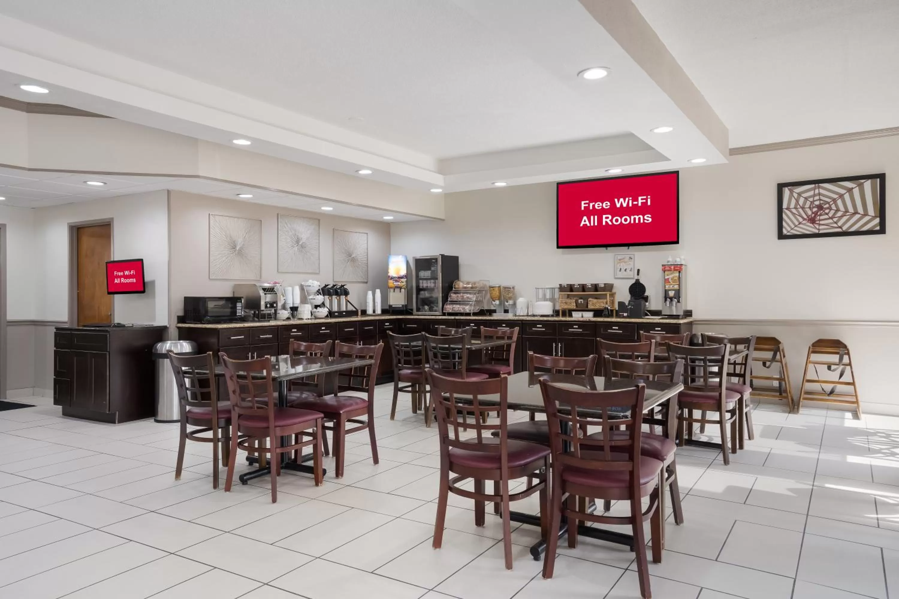 Breakfast in Red Roof Inn & Suites Jacksonville, NC