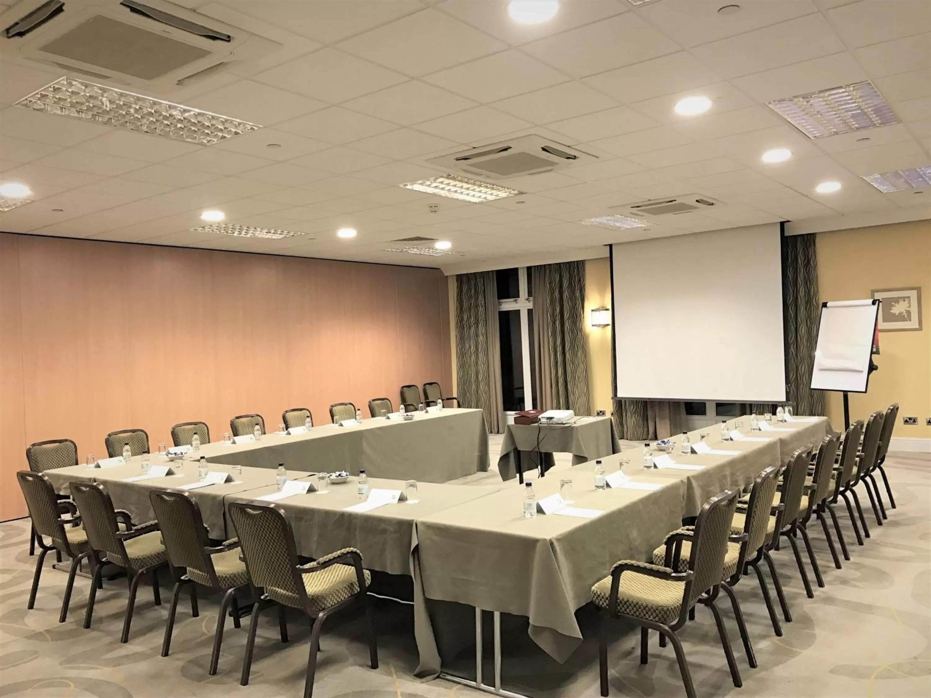 Meeting/conference room in Holiday Inn Kenilworth - Warwick by IHG