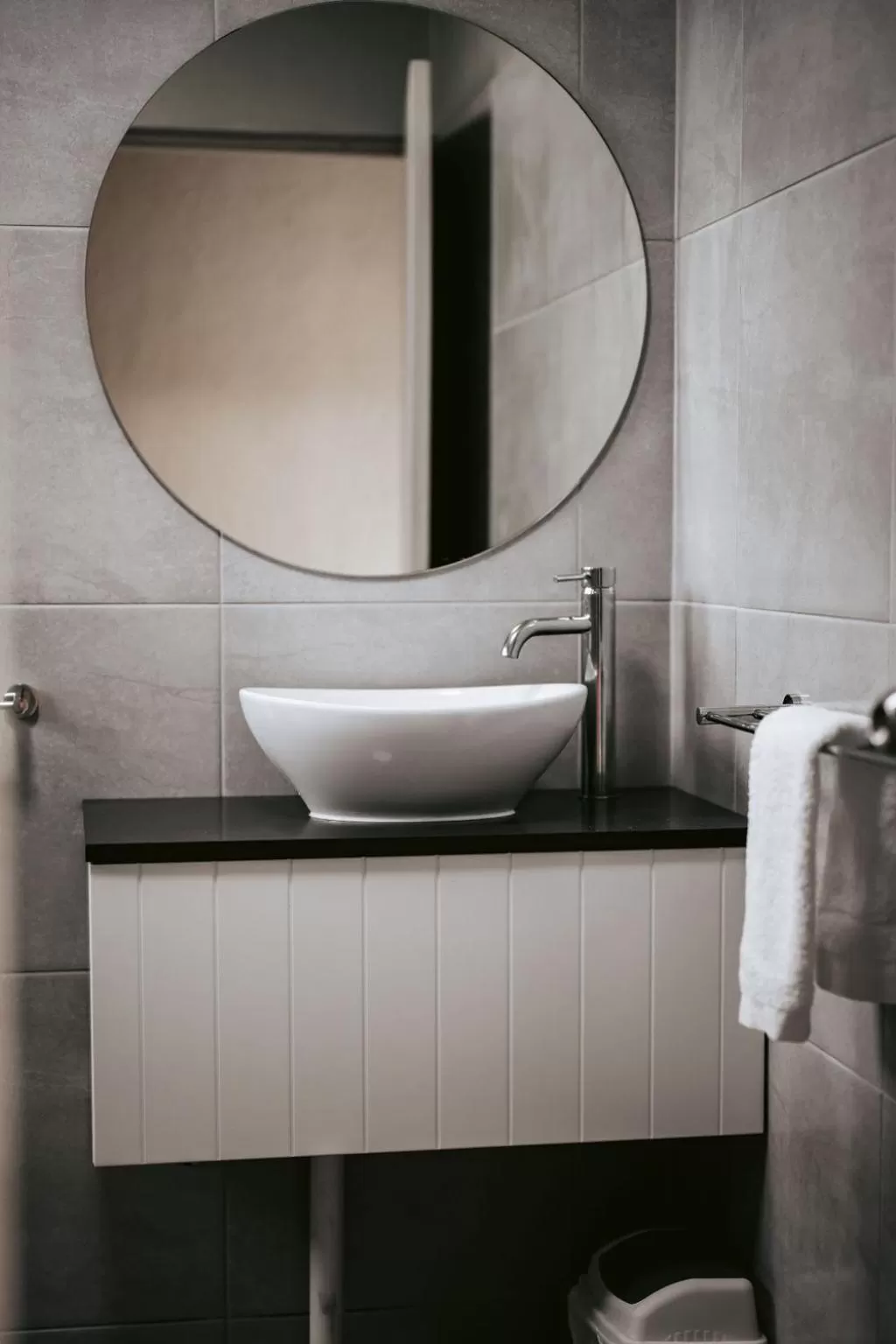 Shower in Rix Hotel Motel