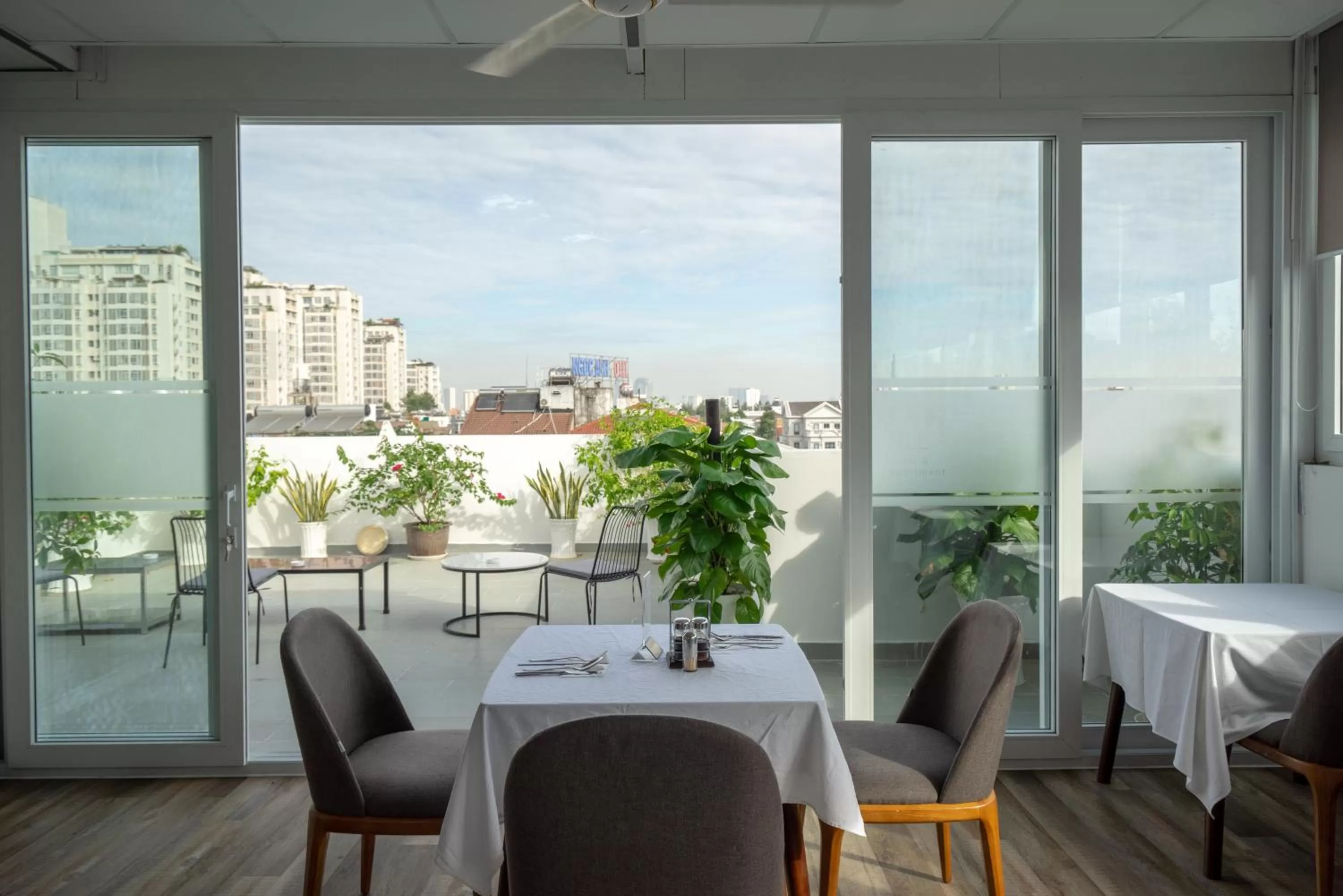 Restaurant/places to eat in Park Hill Hotel - Phu My Hung