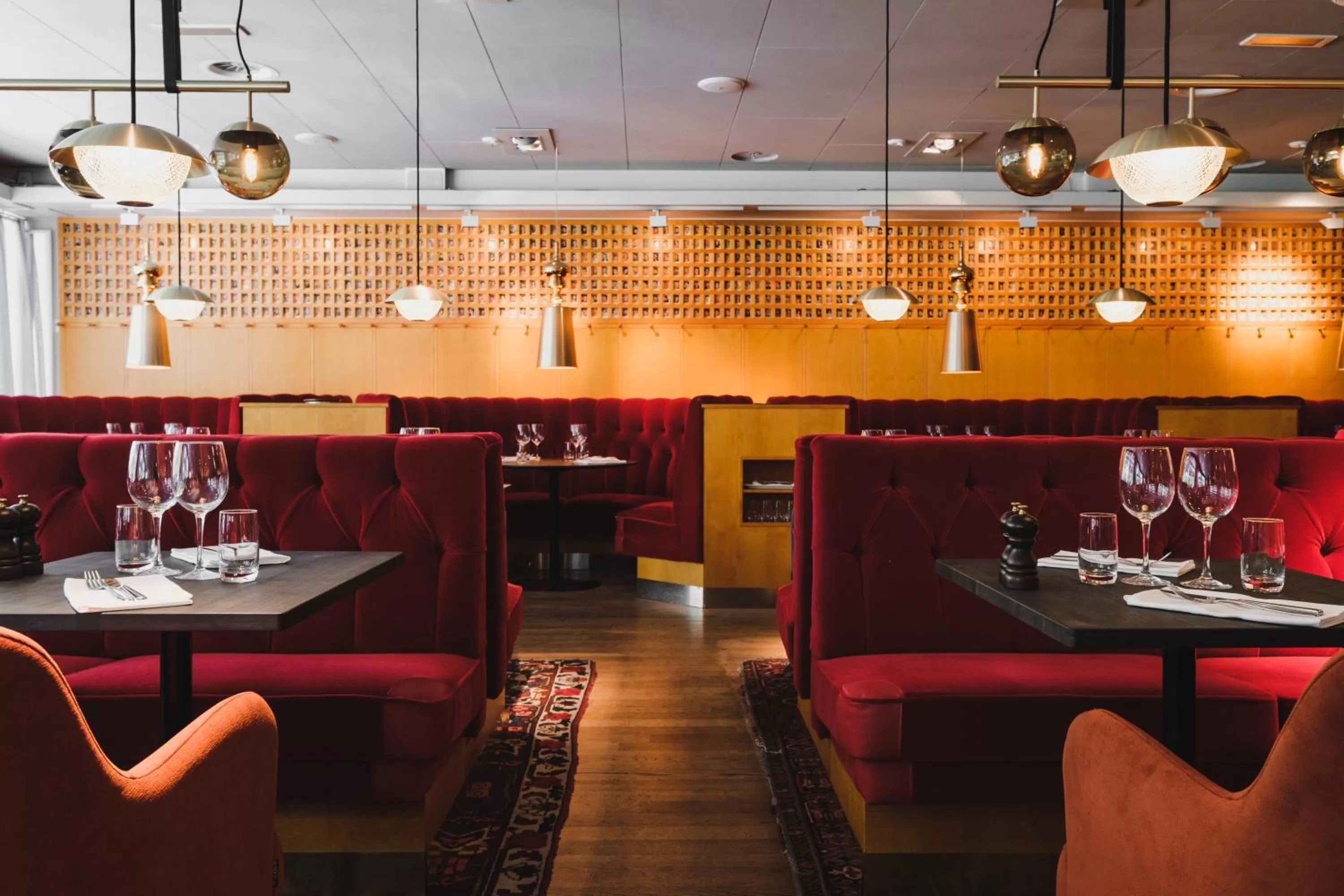 Restaurant/places to eat in Hotel Rival