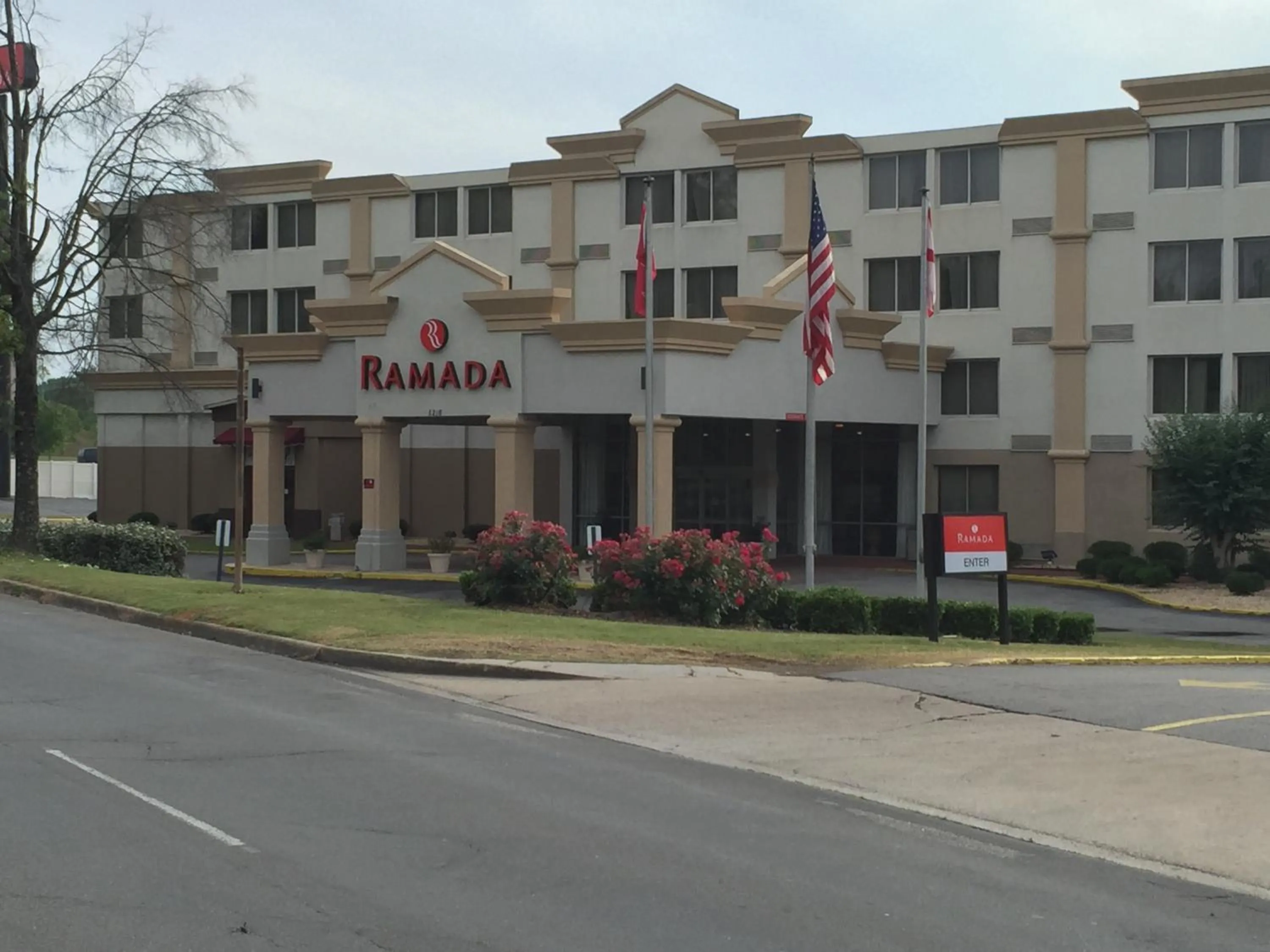 Facade/entrance in Ramada by Wyndham Birmingham Airport