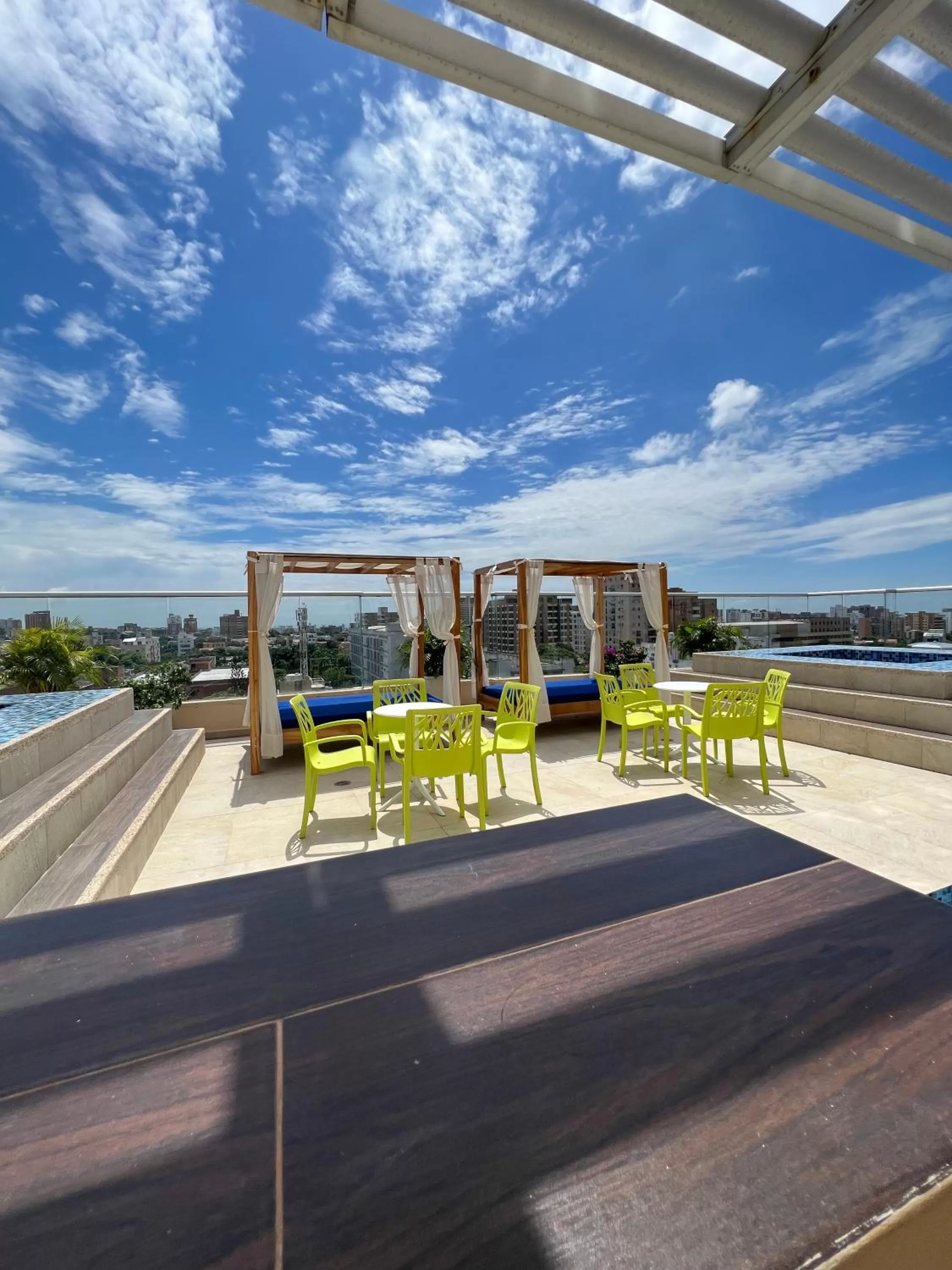 Swimming pool in Wyndham Garden Barranquilla