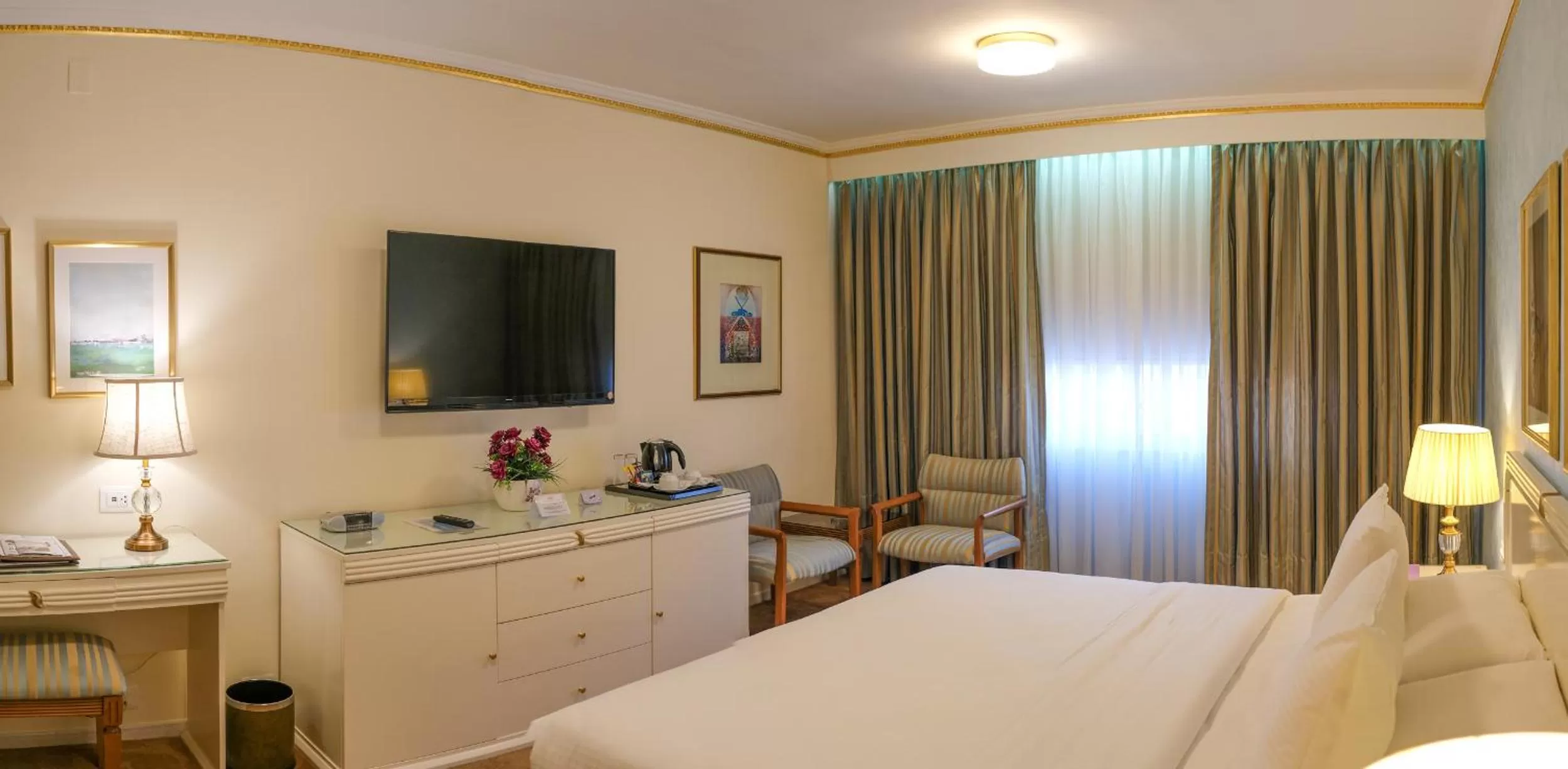 Bedroom, Bed in Amman International Hotel