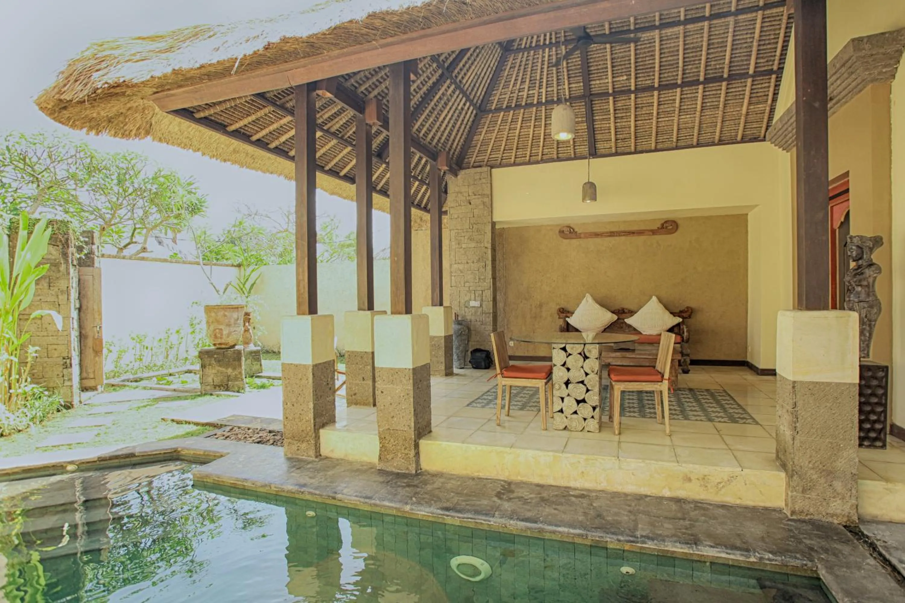 Patio in Visakha Sanur by Puri Signatures