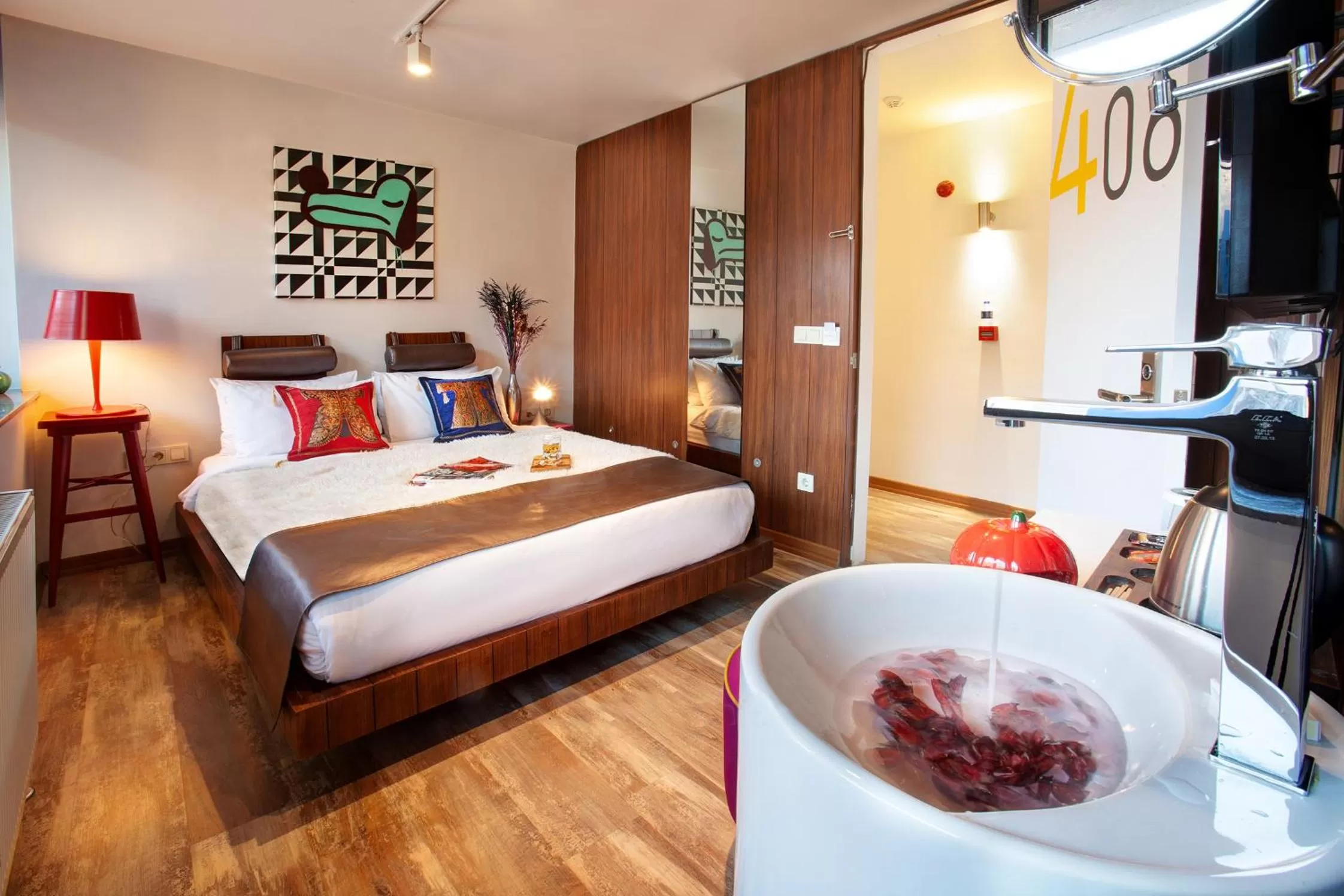 Photo of the whole room, Bed in Duo Galata Hotel