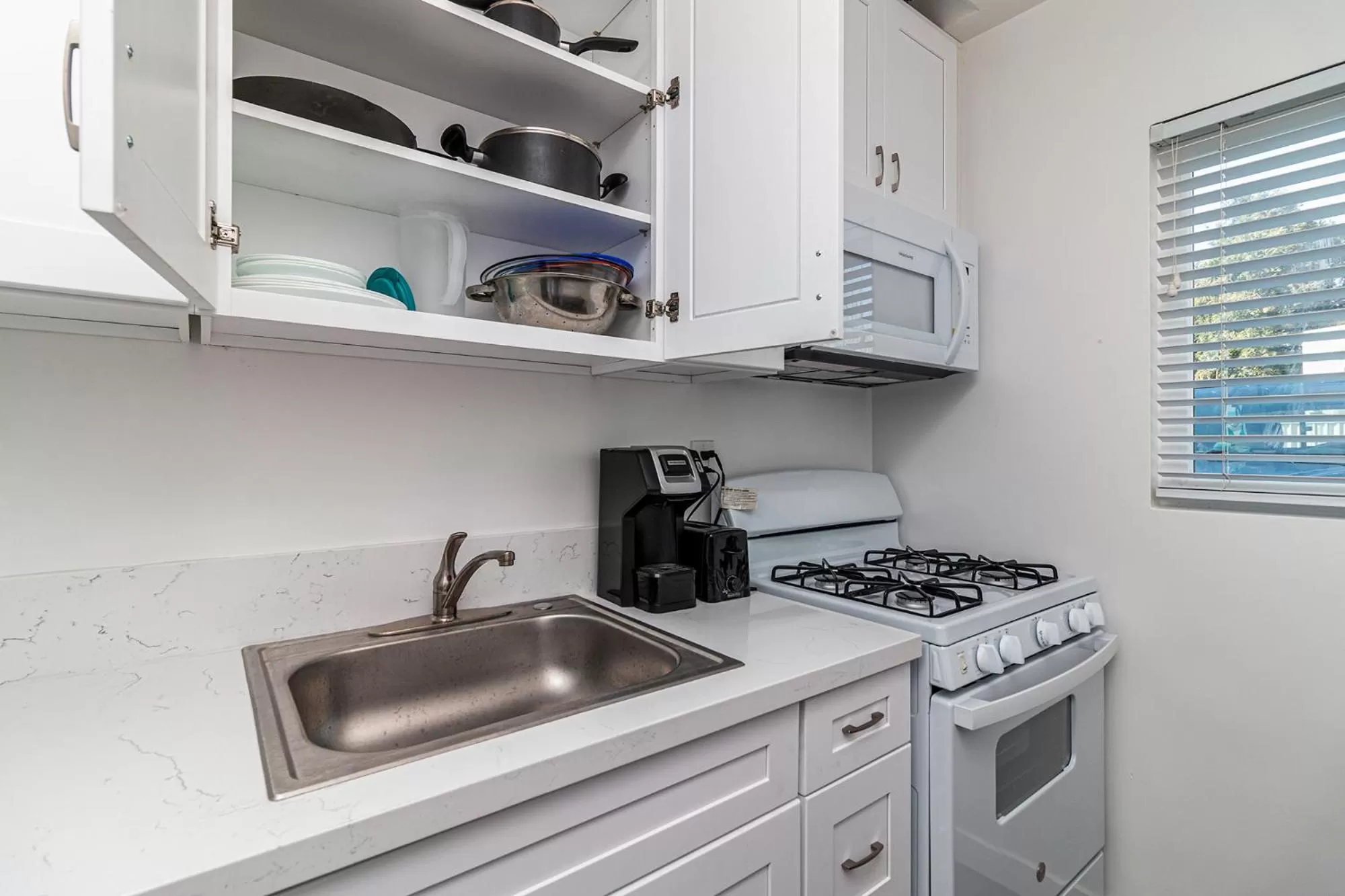 Coffee/tea facilities, Kitchen/Kitchenette in 2021 Olive