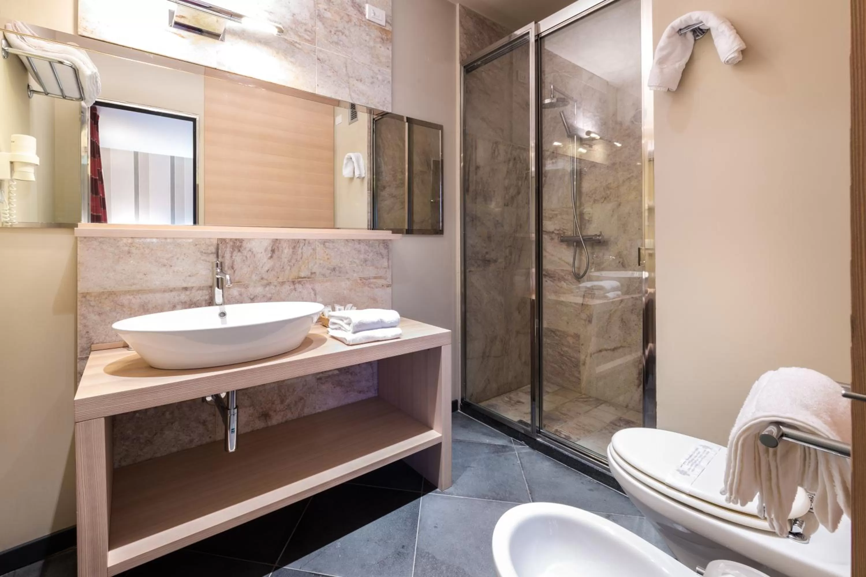 Bathroom in El Homs Palace Hotel