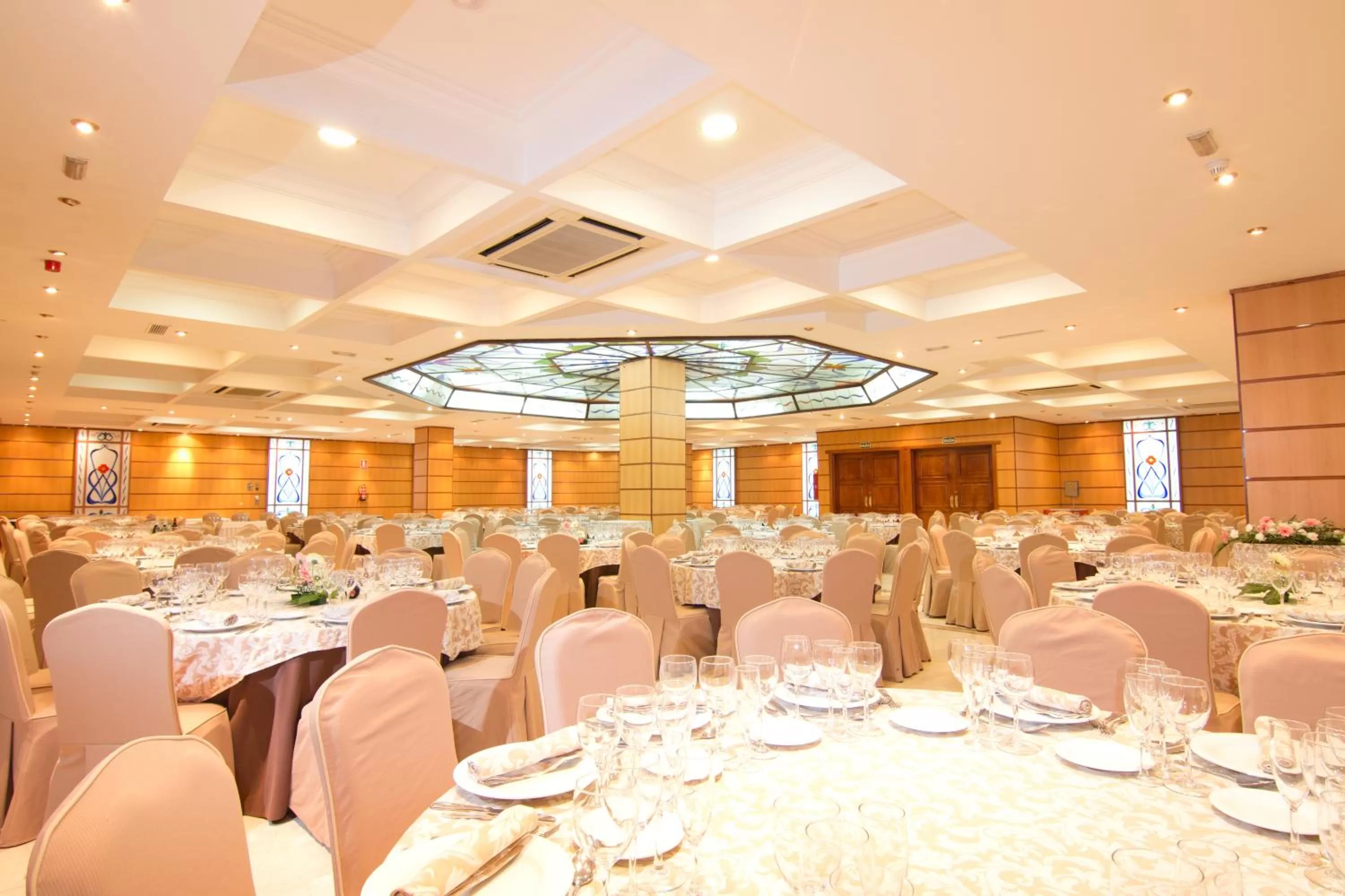 Restaurant/places to eat in Hotel Abades Loja