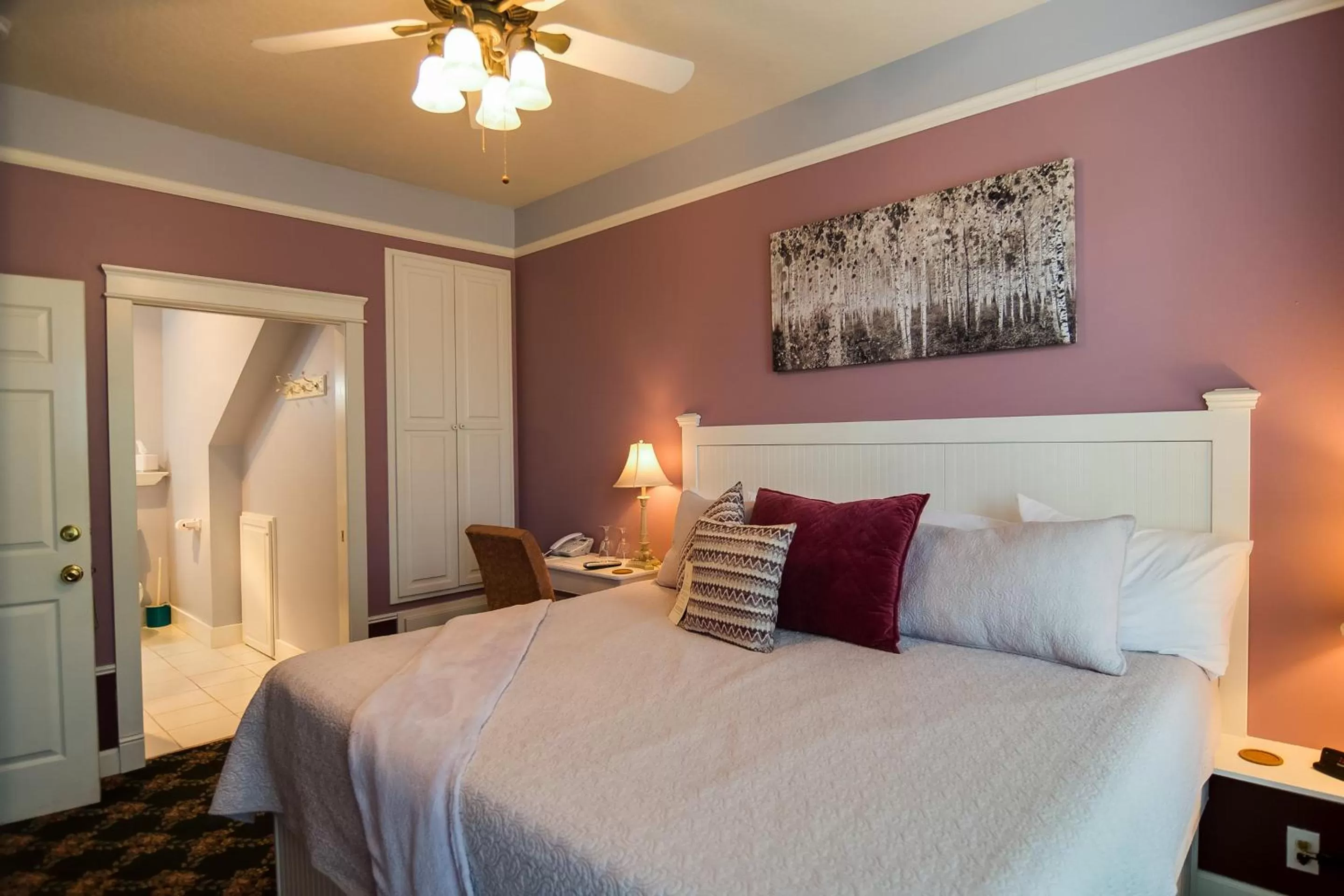 Bed in The Campbell House Inn