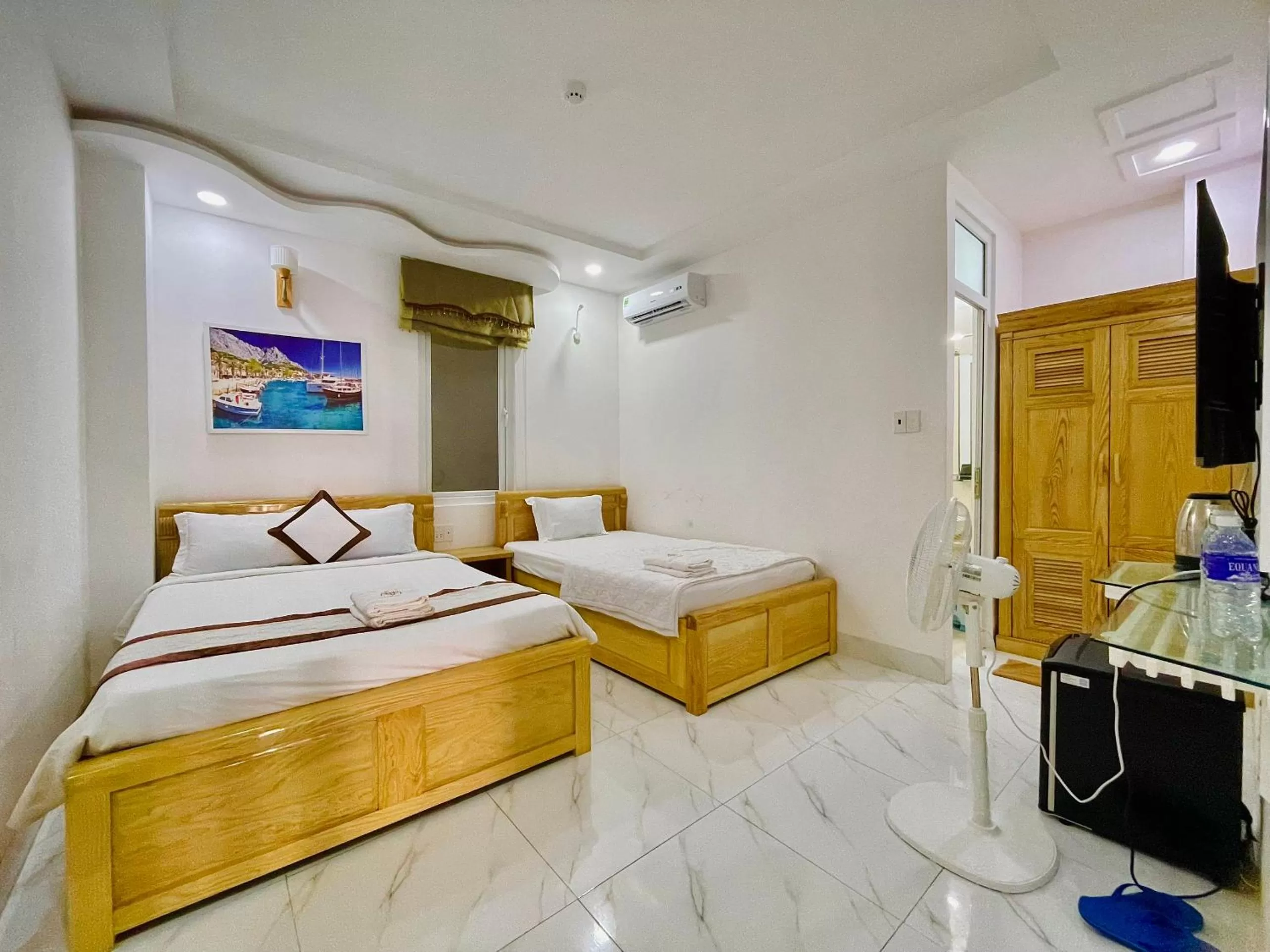 Bedroom, Bed in Diamond Hotel