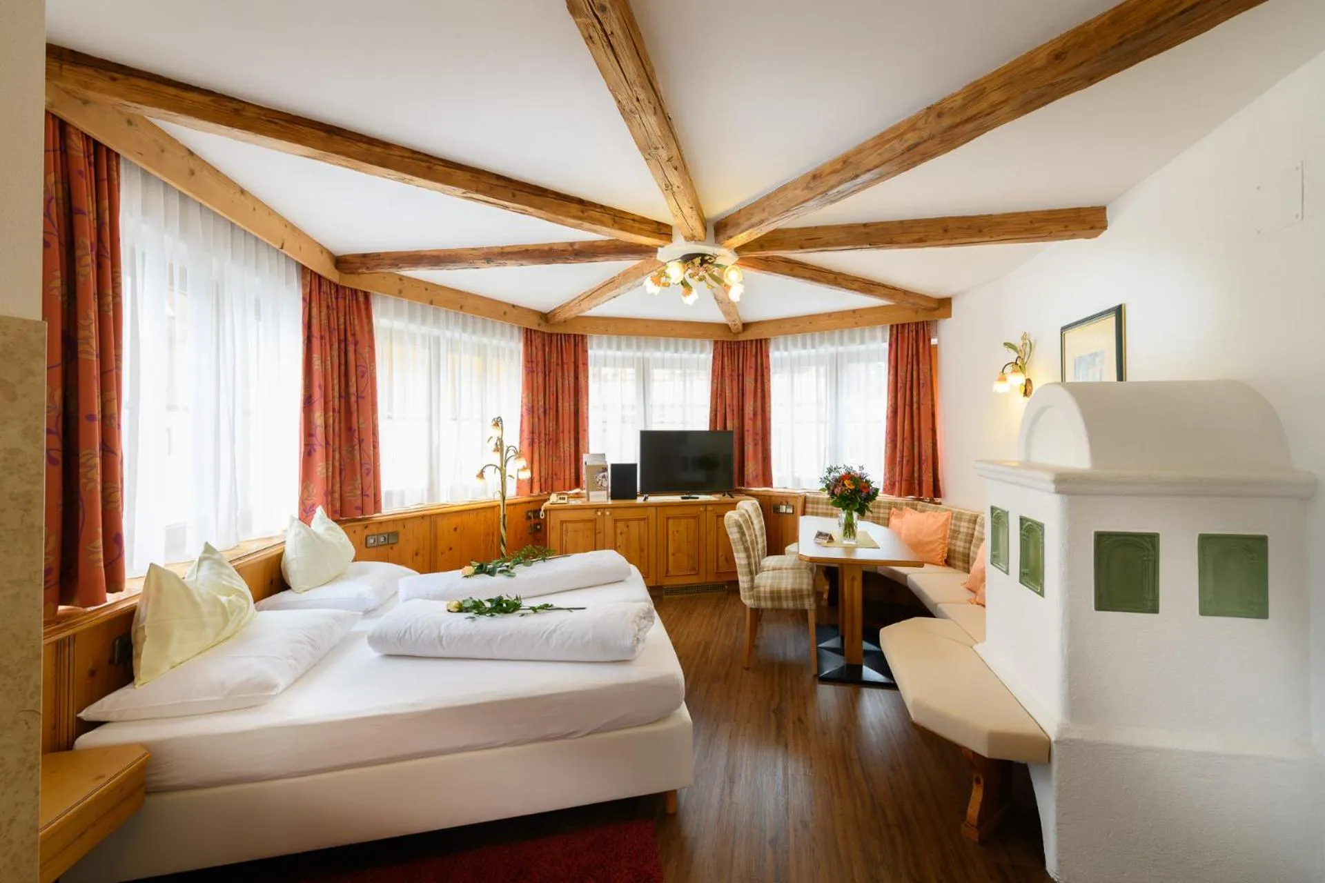 TV and multimedia, Bed in Alpenpark Resort Superior