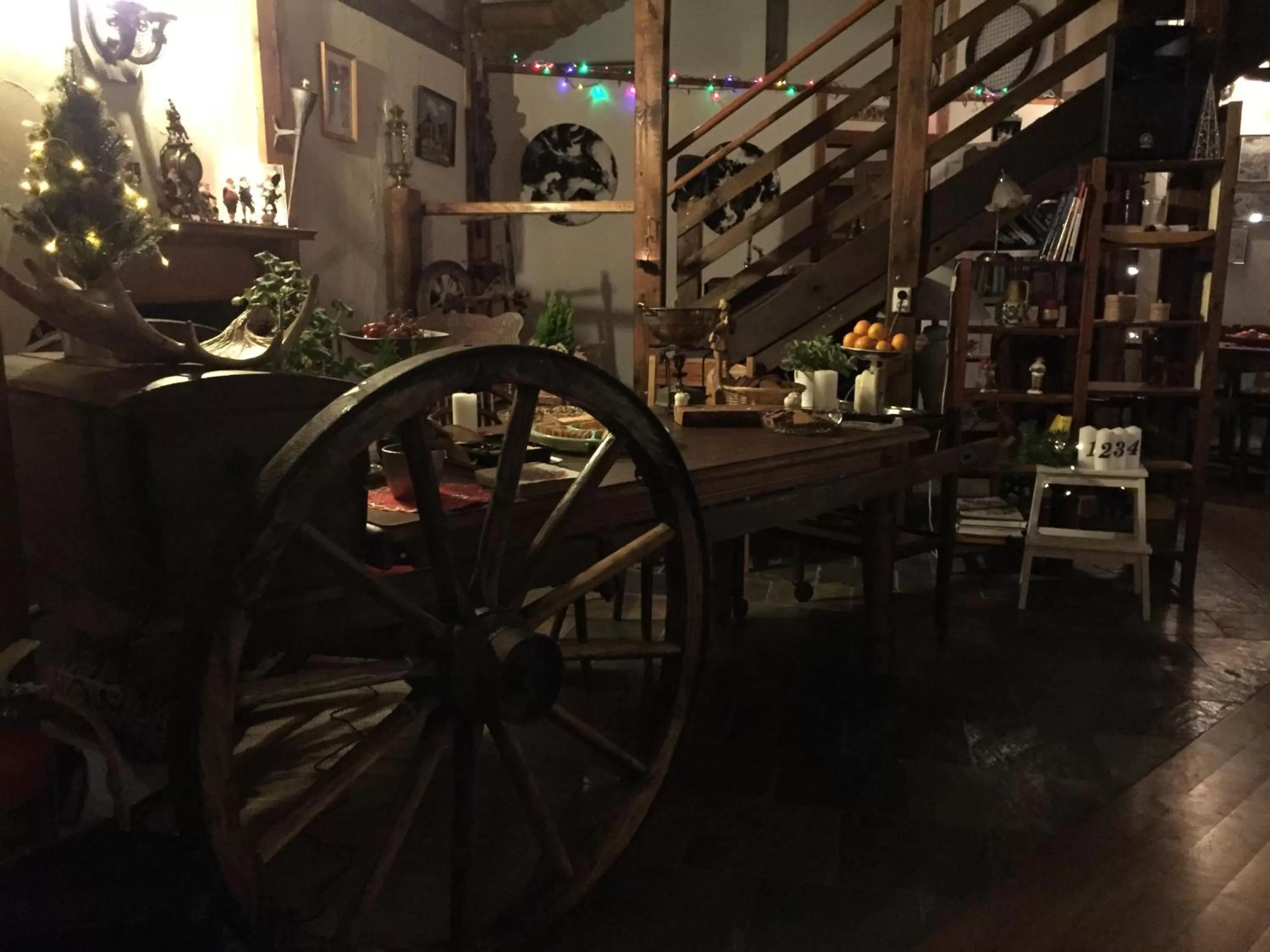 Decorative detail in Raven's Bed