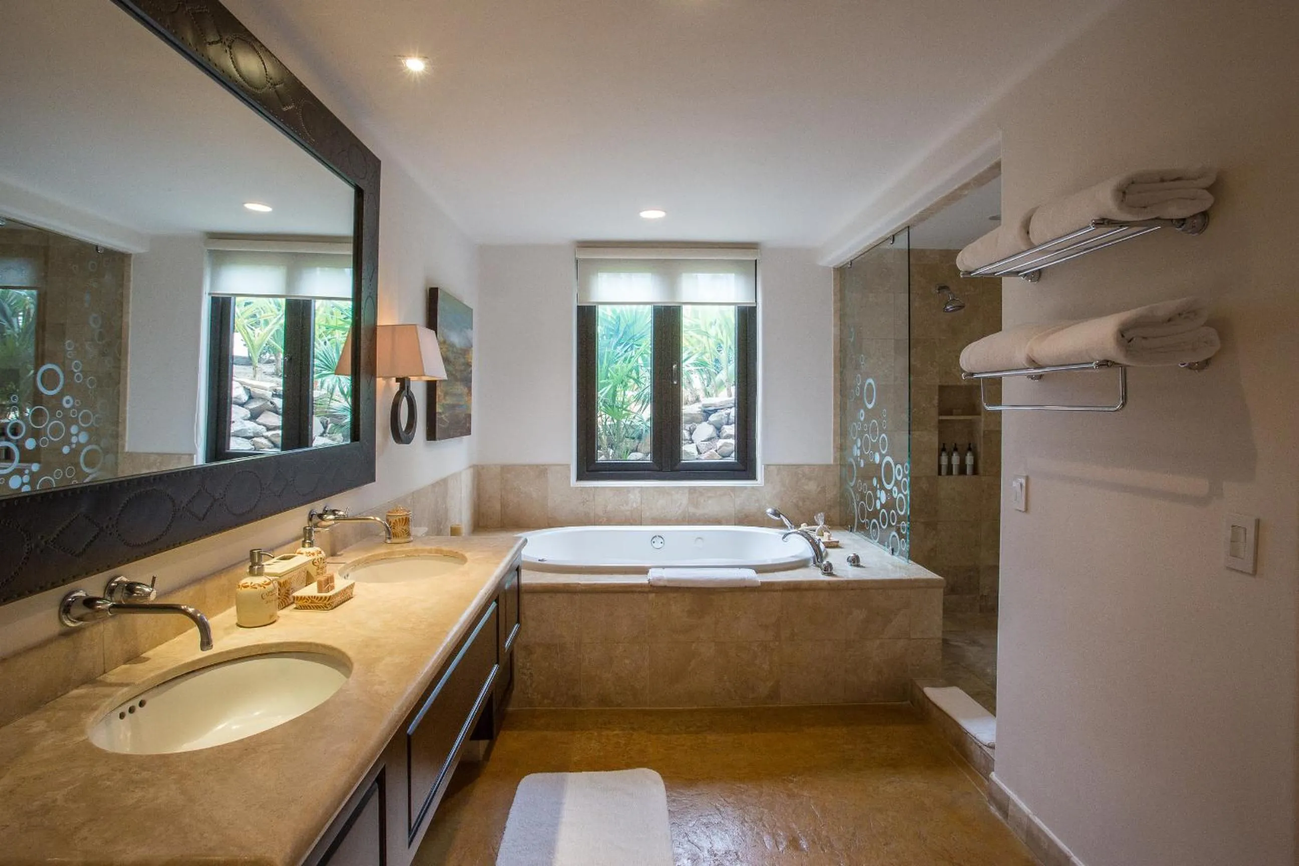 Esperanza, Auberge Collection