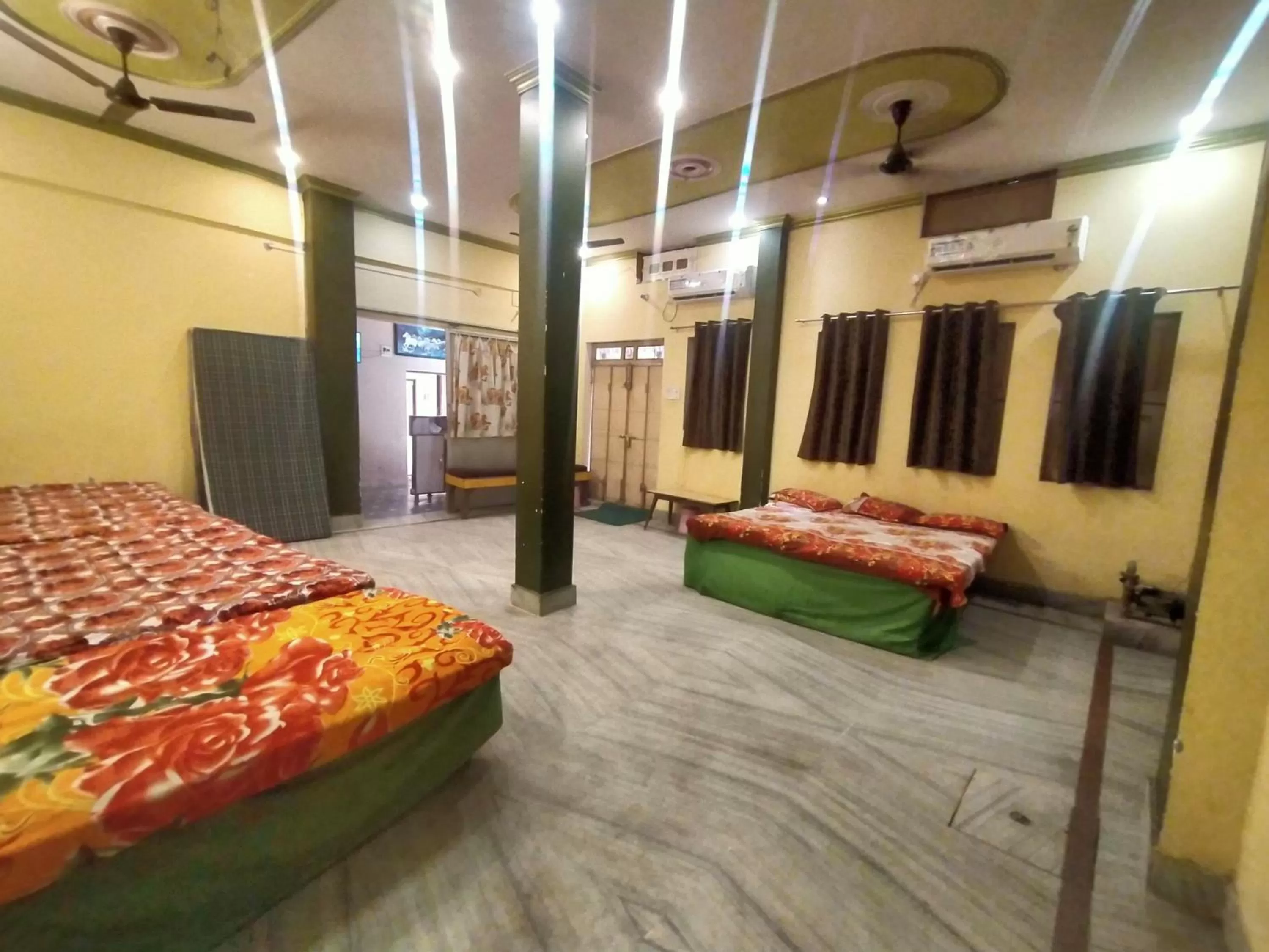 Bed in Hotel Aakash Ganga
