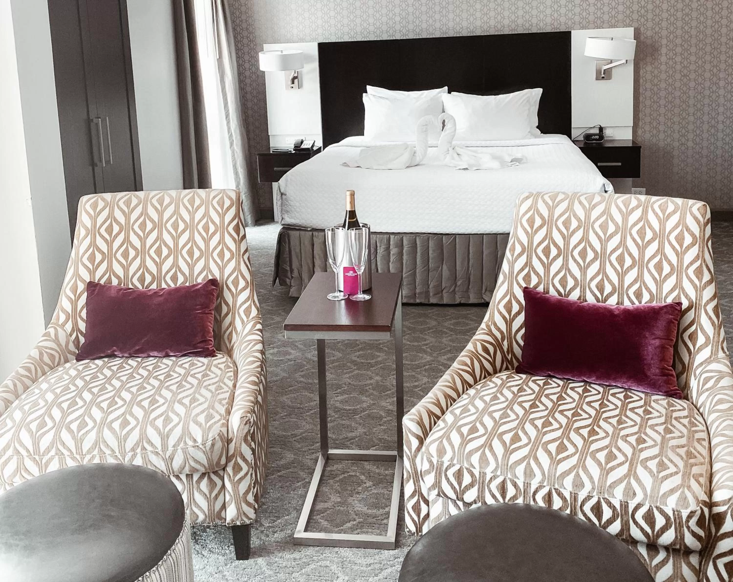 Photo of the whole room, Bed in Crowne Plaza Chicago SW - Burr Ridge by IHG