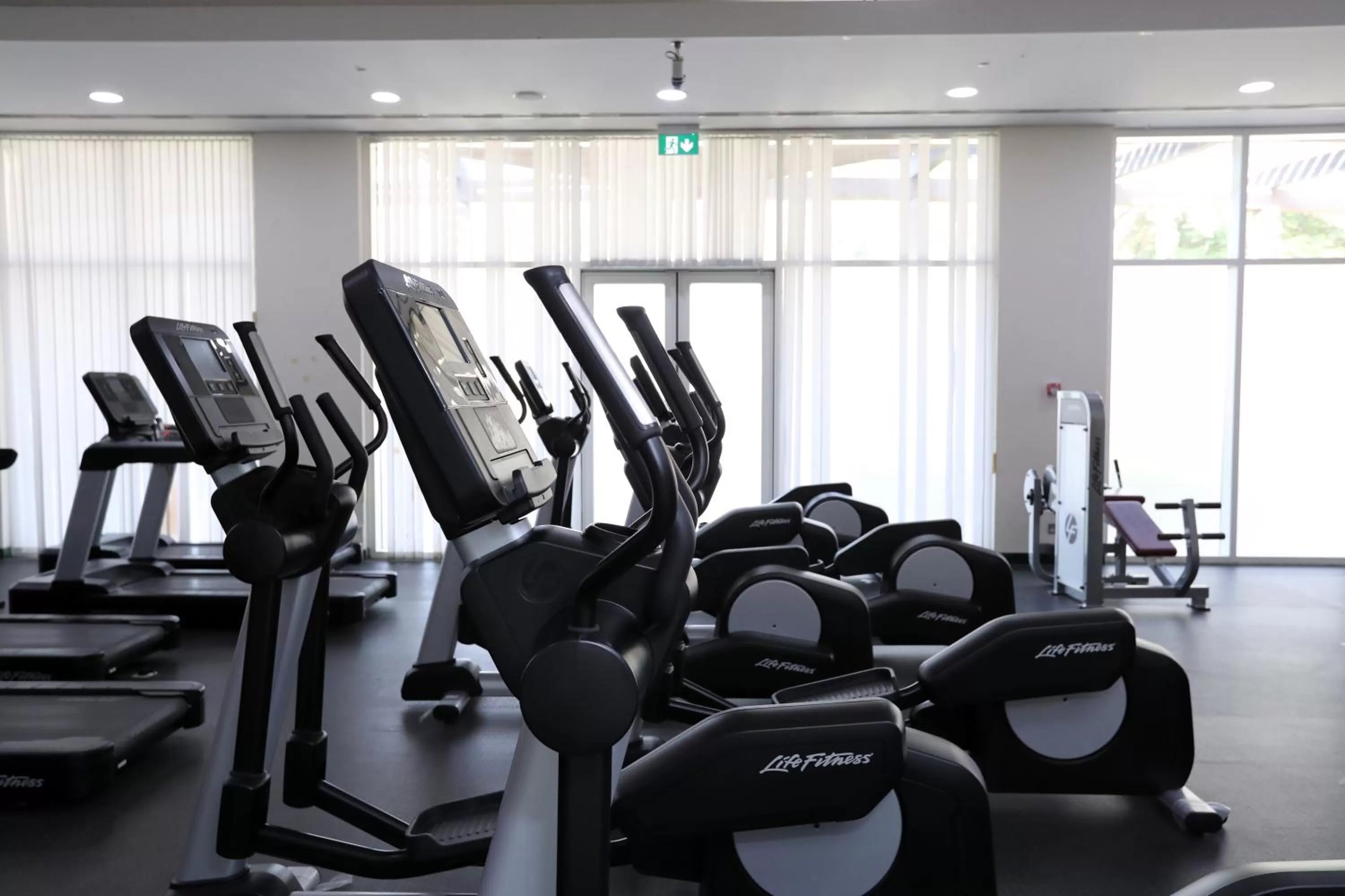 Fitness centre/facilities in eStay Hotel