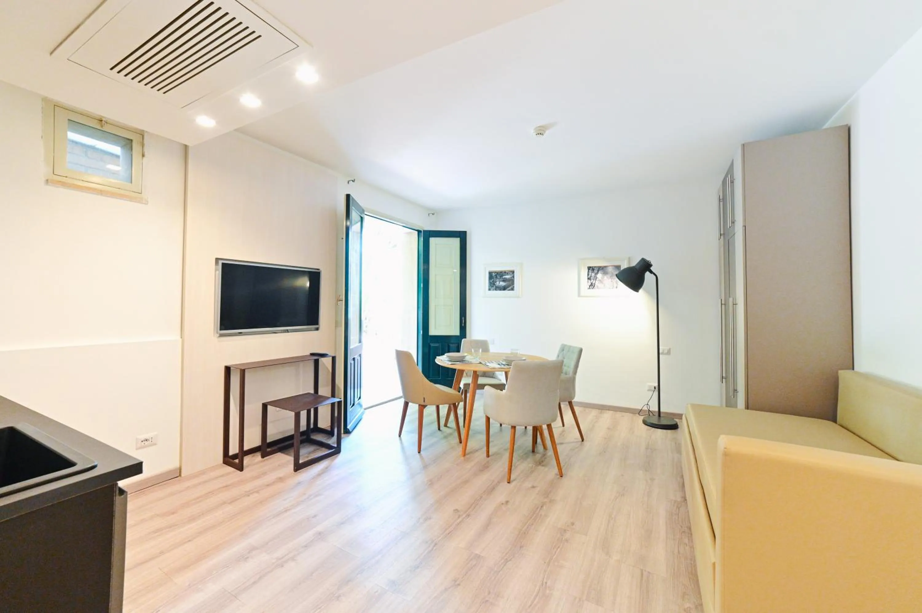 Communal lounge/ TV room in Hotel Baia Delle Sirene