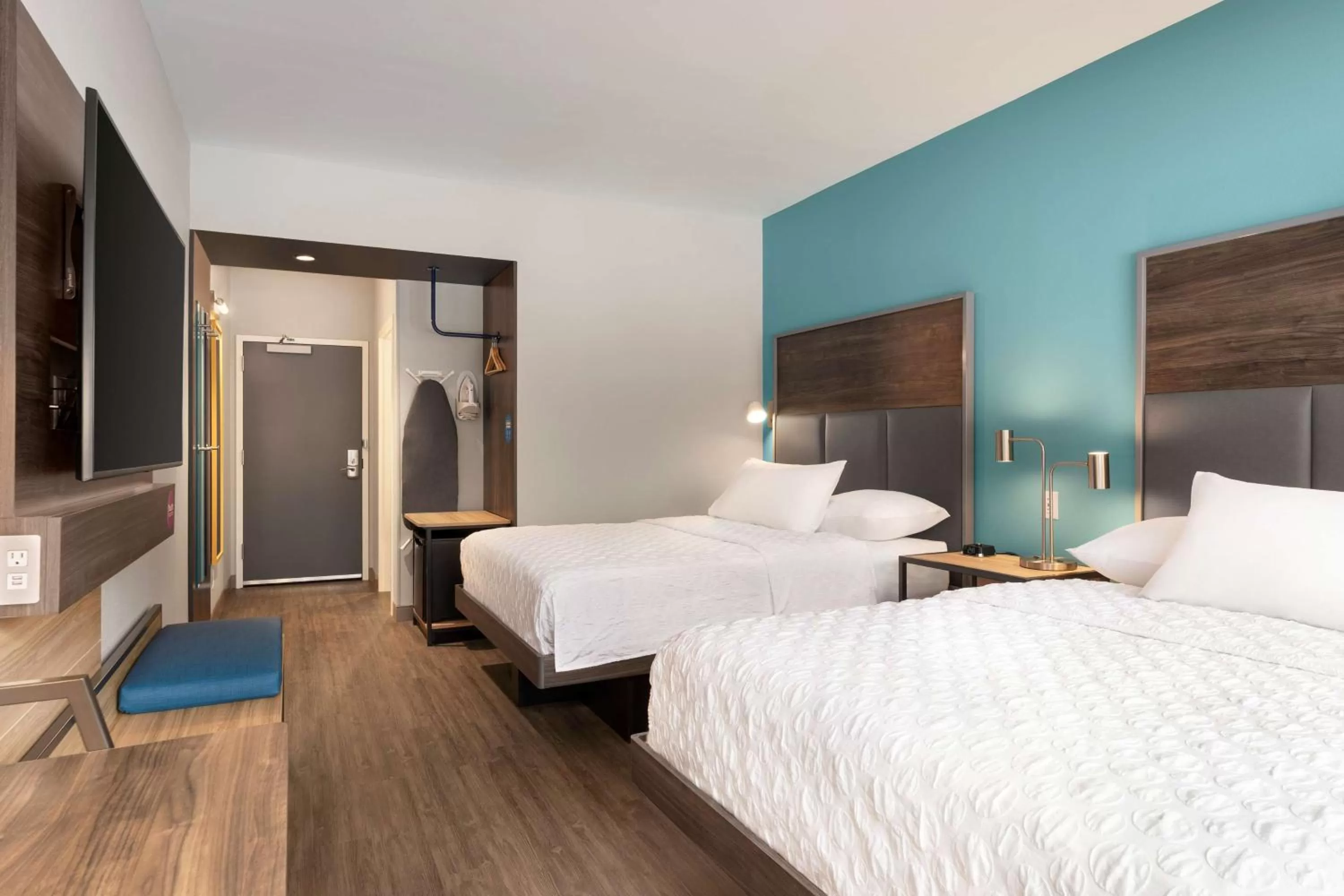 Bed in Tru By Hilton Albany Airport, Ny