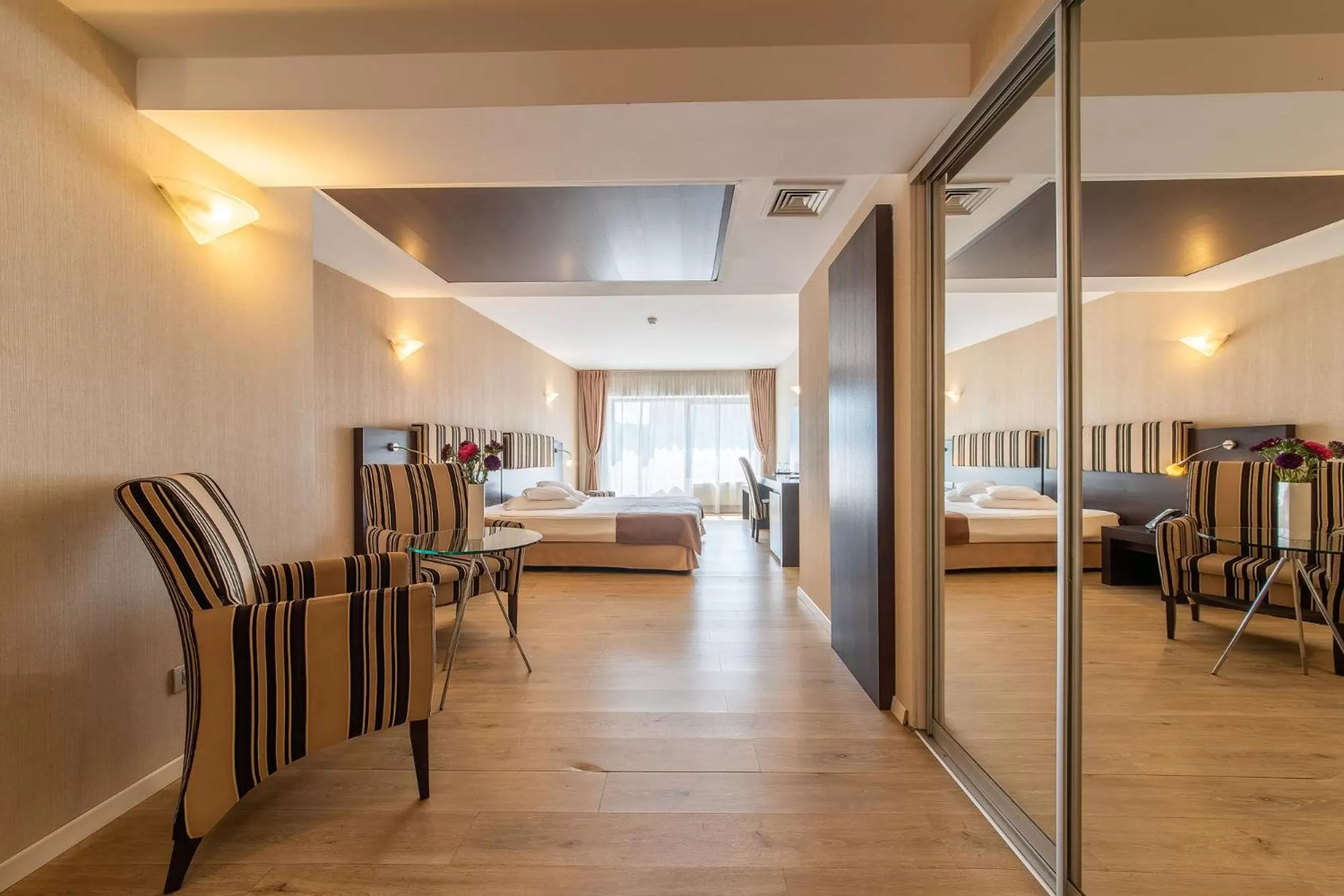 Photo of the whole room, Bed in Hotel Parliament