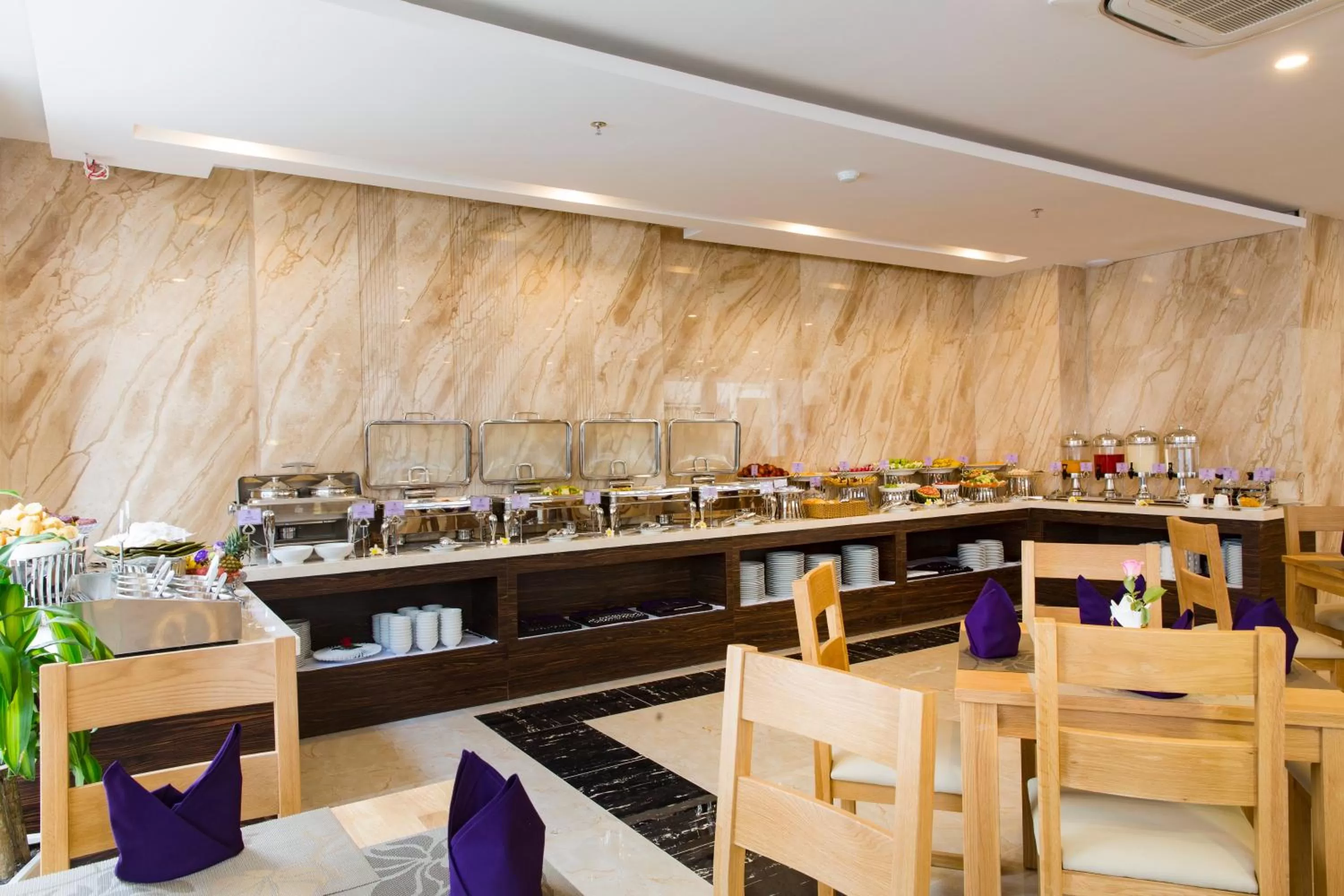 Restaurant/places to eat in Balcony Nha Trang Hotel