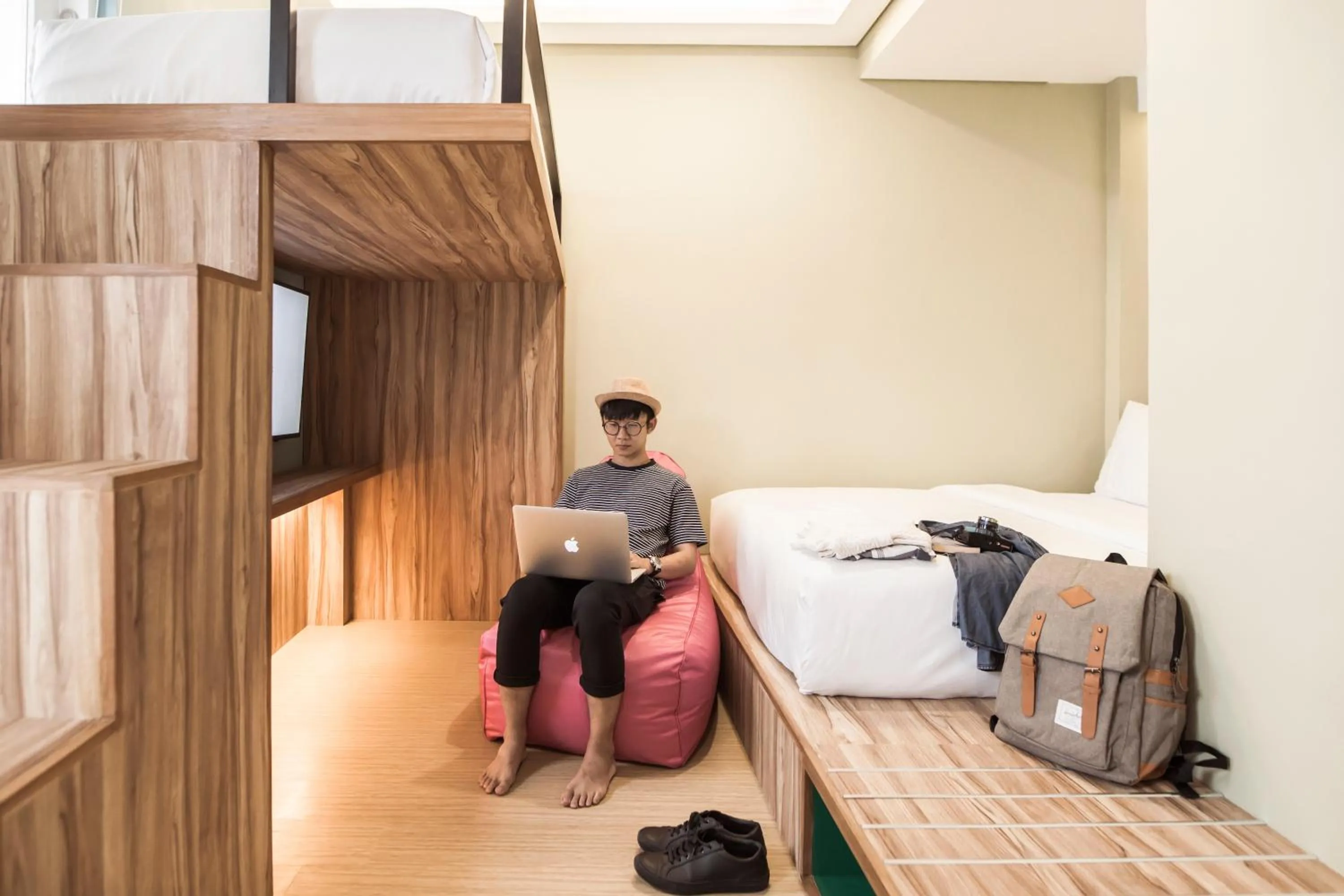 Seating area, Bed in Cara Cara Inn