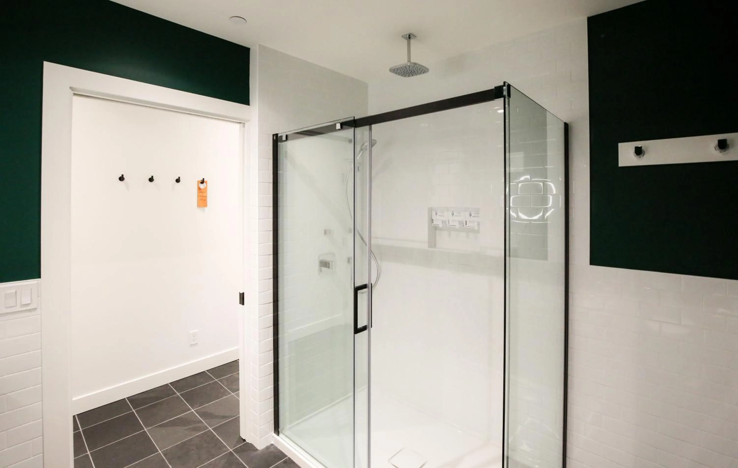 Shower in Pluvio restaurant and rooms