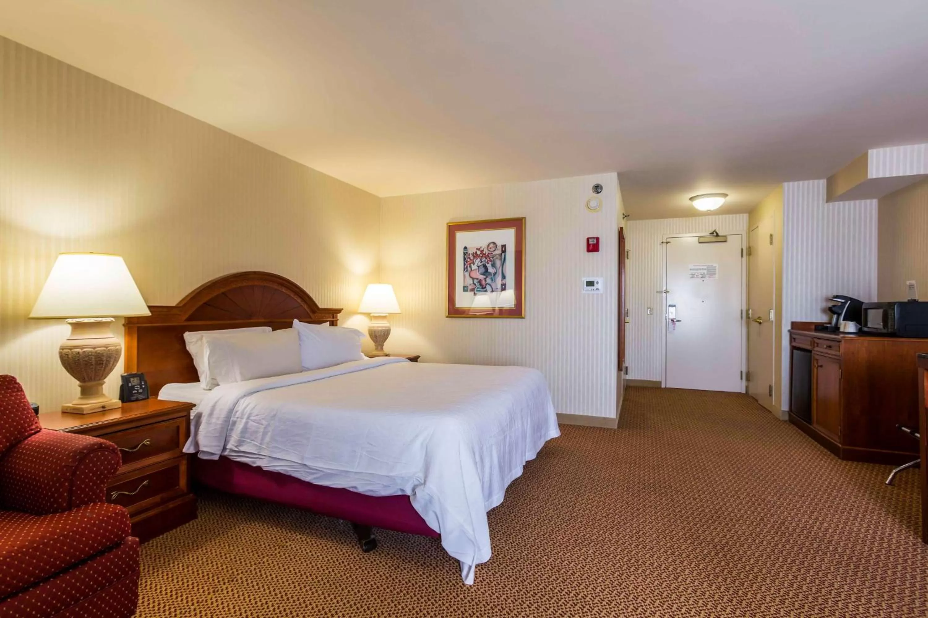 King Room - Disability Access with Bathtub in Hilton Garden Inn Milwaukee Northwest Conference Center