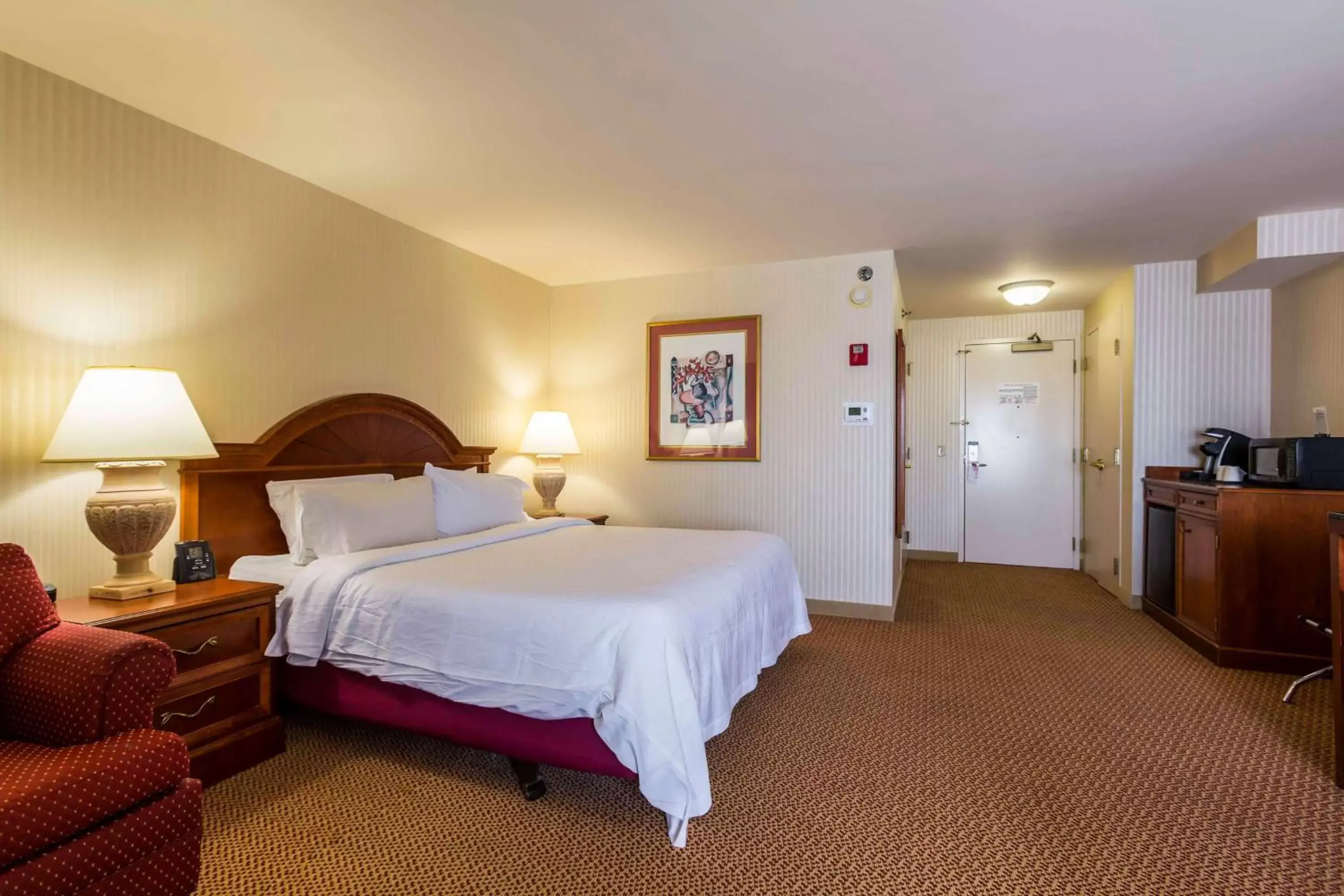 King Room - Disability Access with Bathtub in Hilton Garden Inn Milwaukee Northwest Conference Center King Room - Disability Access with Bathtub in Hilton Garden Inn Milwaukee Northwest Conference Center