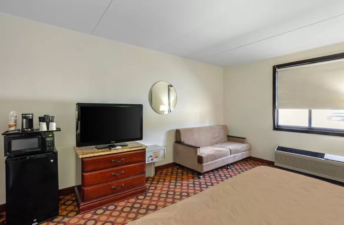 Bed in Quality Inn Enola - Harrisburg