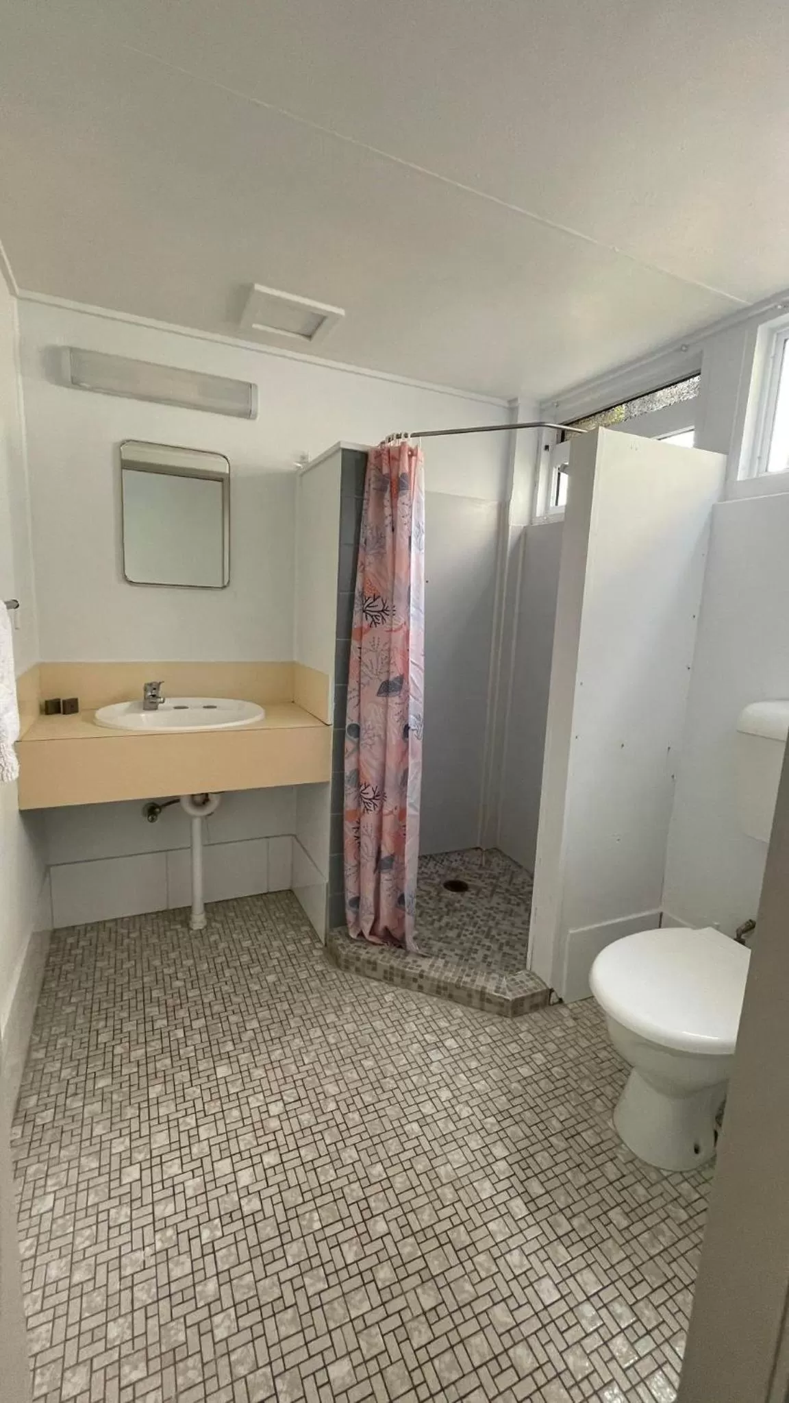 Shower in Cairns City Motel