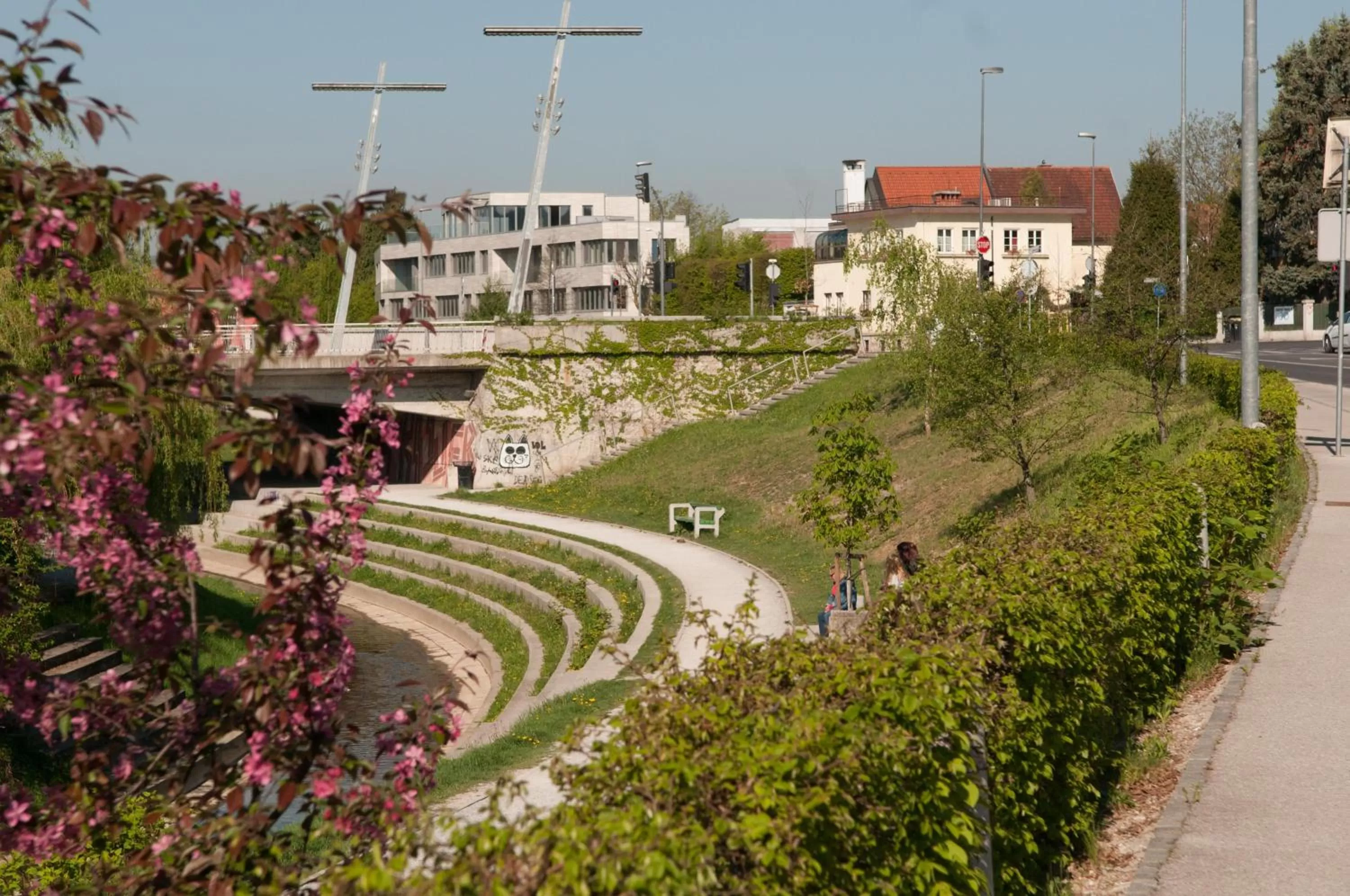 Neighbourhood in CUBE central rooms for 2