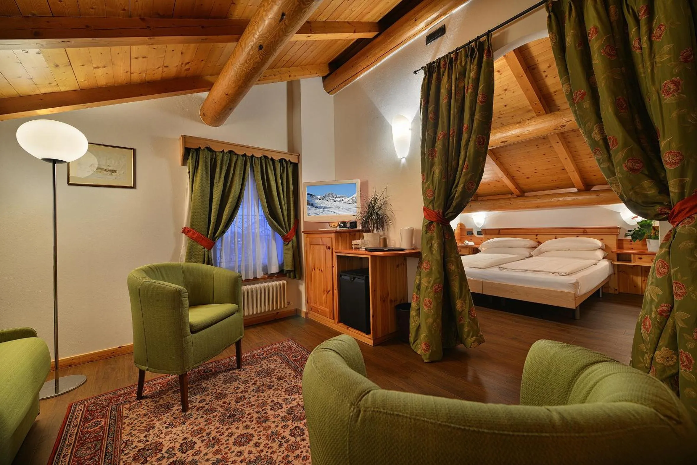 Living room, Bed in Hotel Livigno