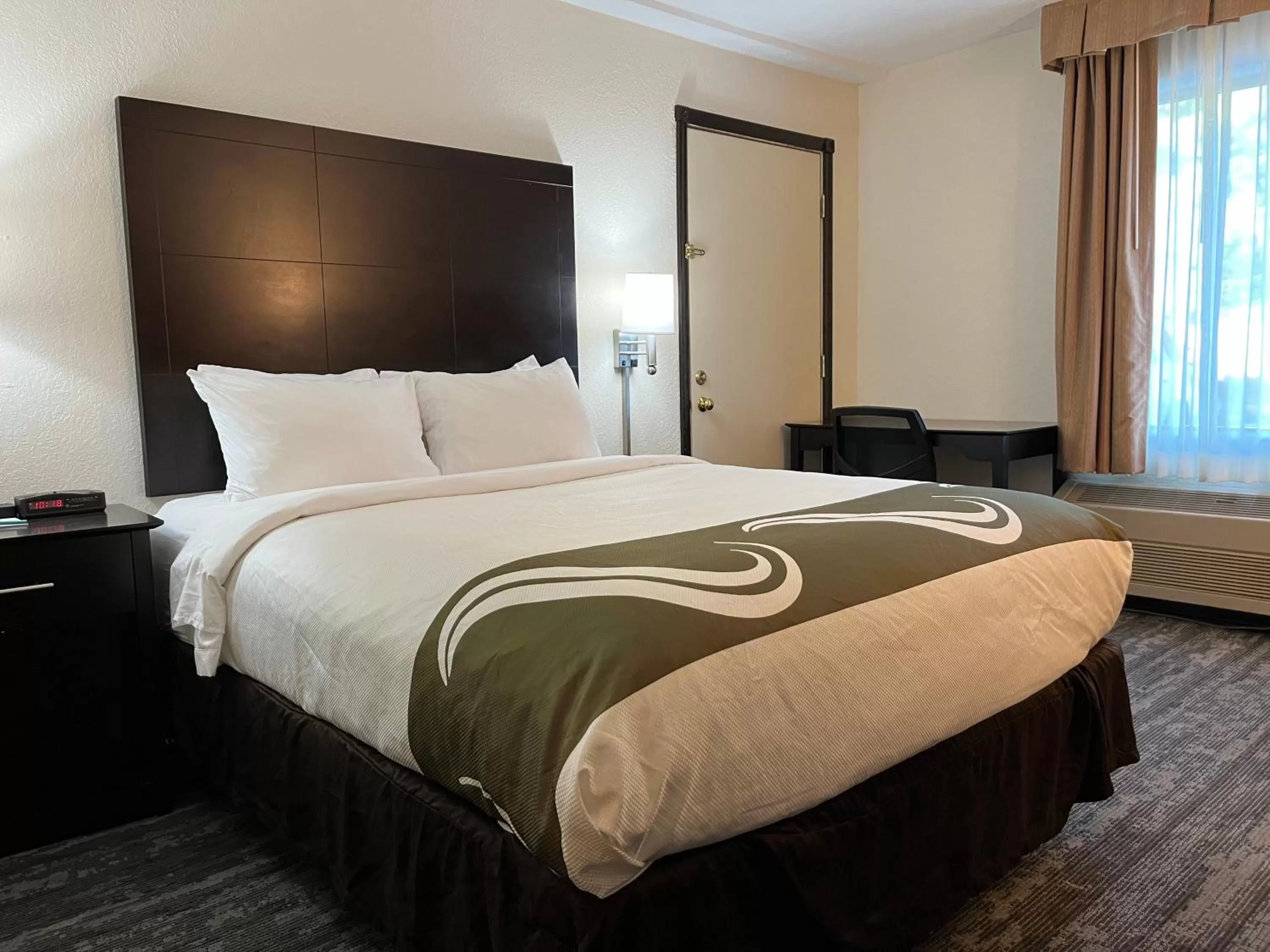 Queen Room - Accessible/Non-Smoking in Quality Inn Traverse City