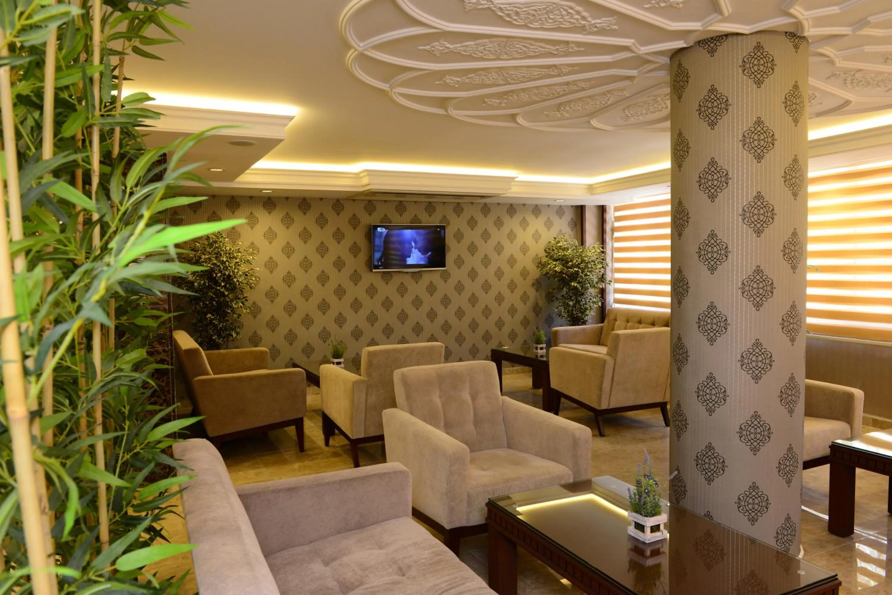 Communal lounge/ TV room in Grand Bazaar Hotel