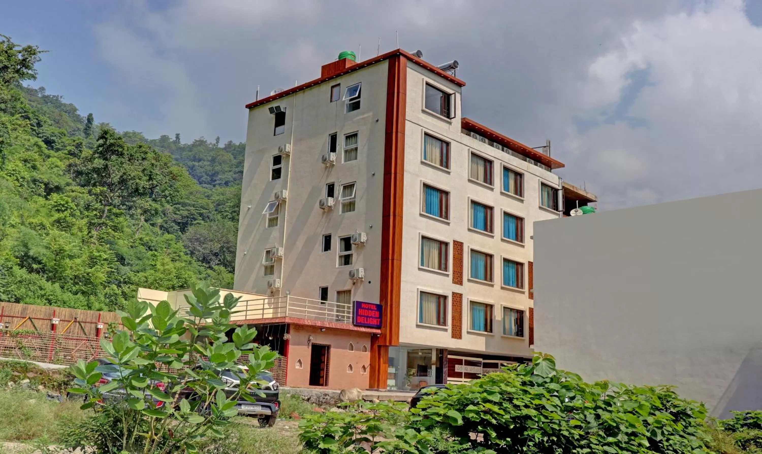 Property building in Hotel Hidden Delight Rishikesh