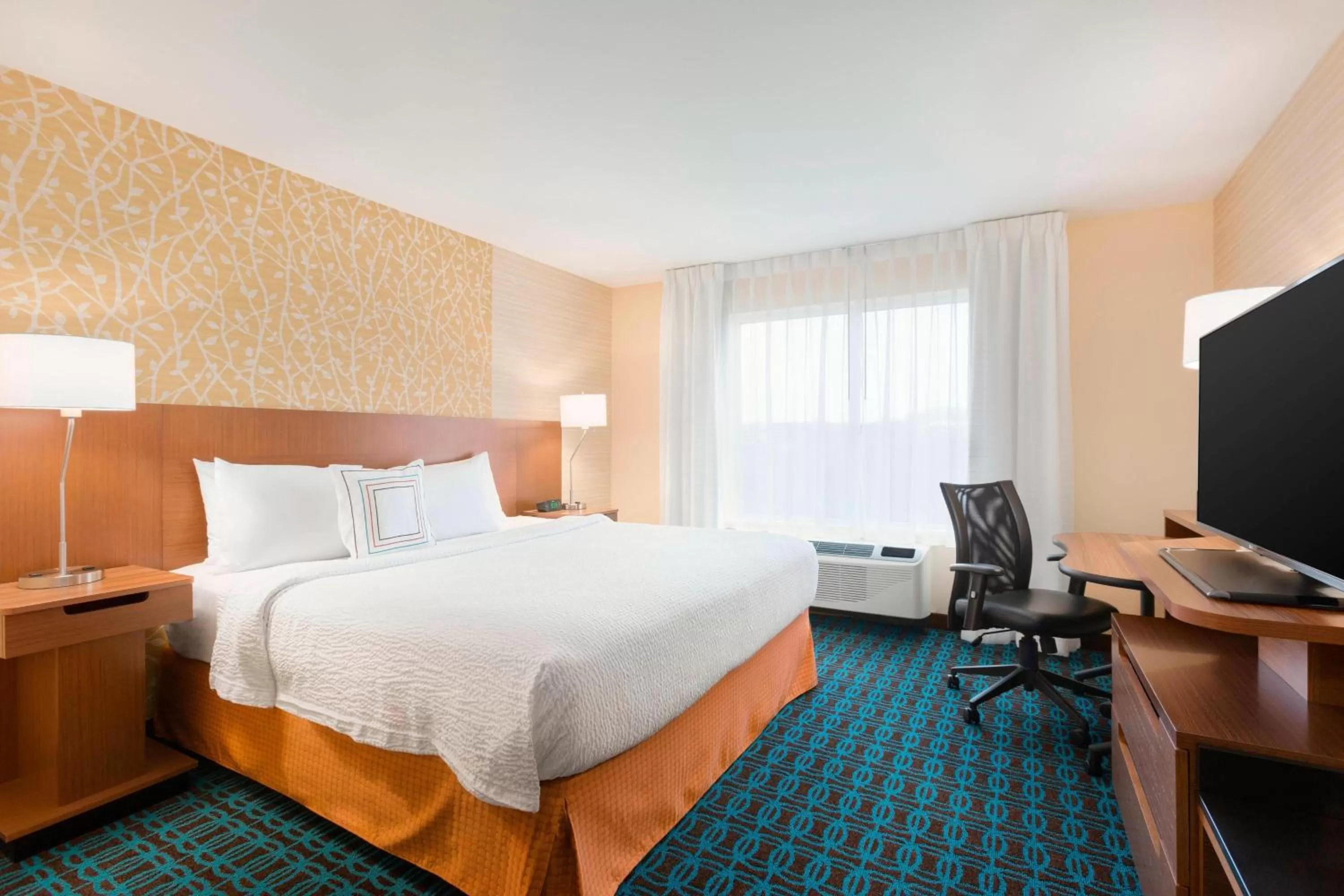 King Room - Hearing Accessible in Fairfield Inn & Suites by Marriott Pittsburgh Airport/Robinson Township
