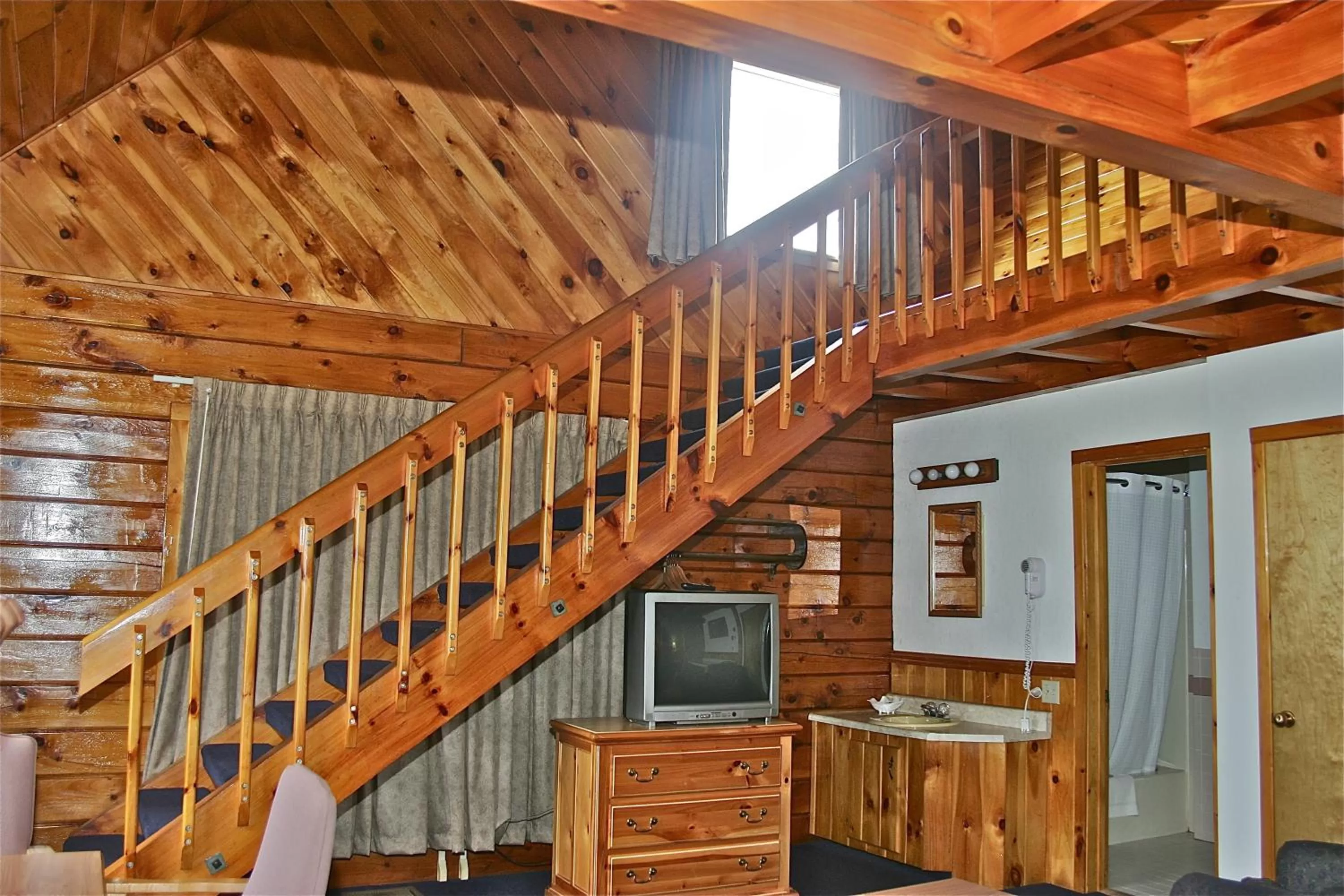 Photo of the whole room in Stone Fence Resort