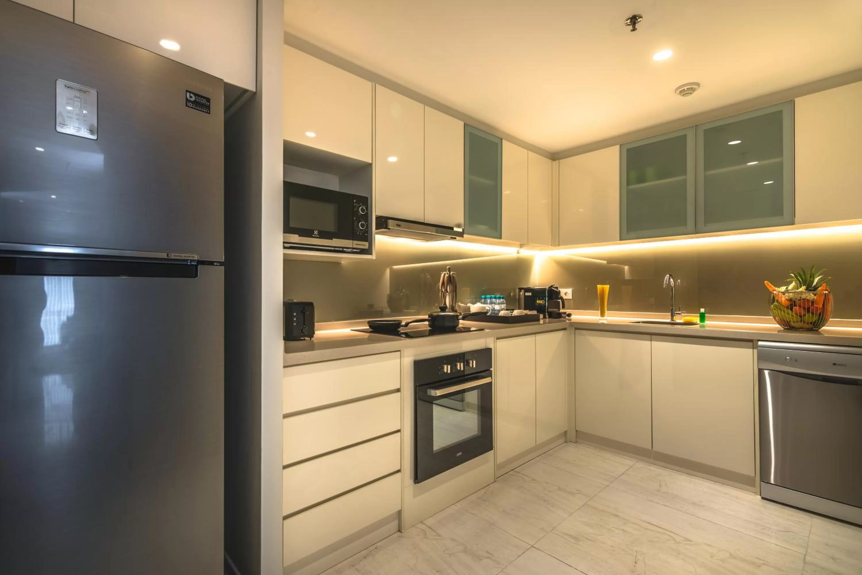 Coffee/tea facilities in Oakwood Hotel & Residence Surabaya