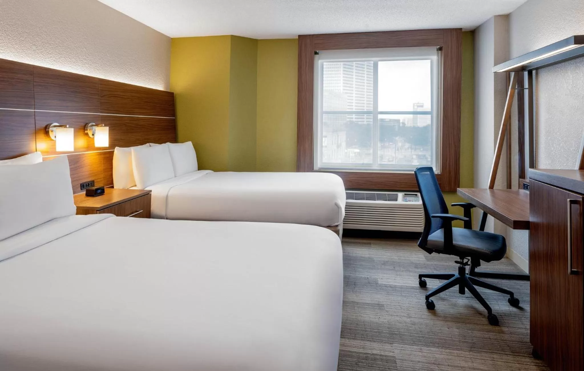 Photo of the whole room, Bed in Holiday Inn Express New Orleans Downtown by IHG