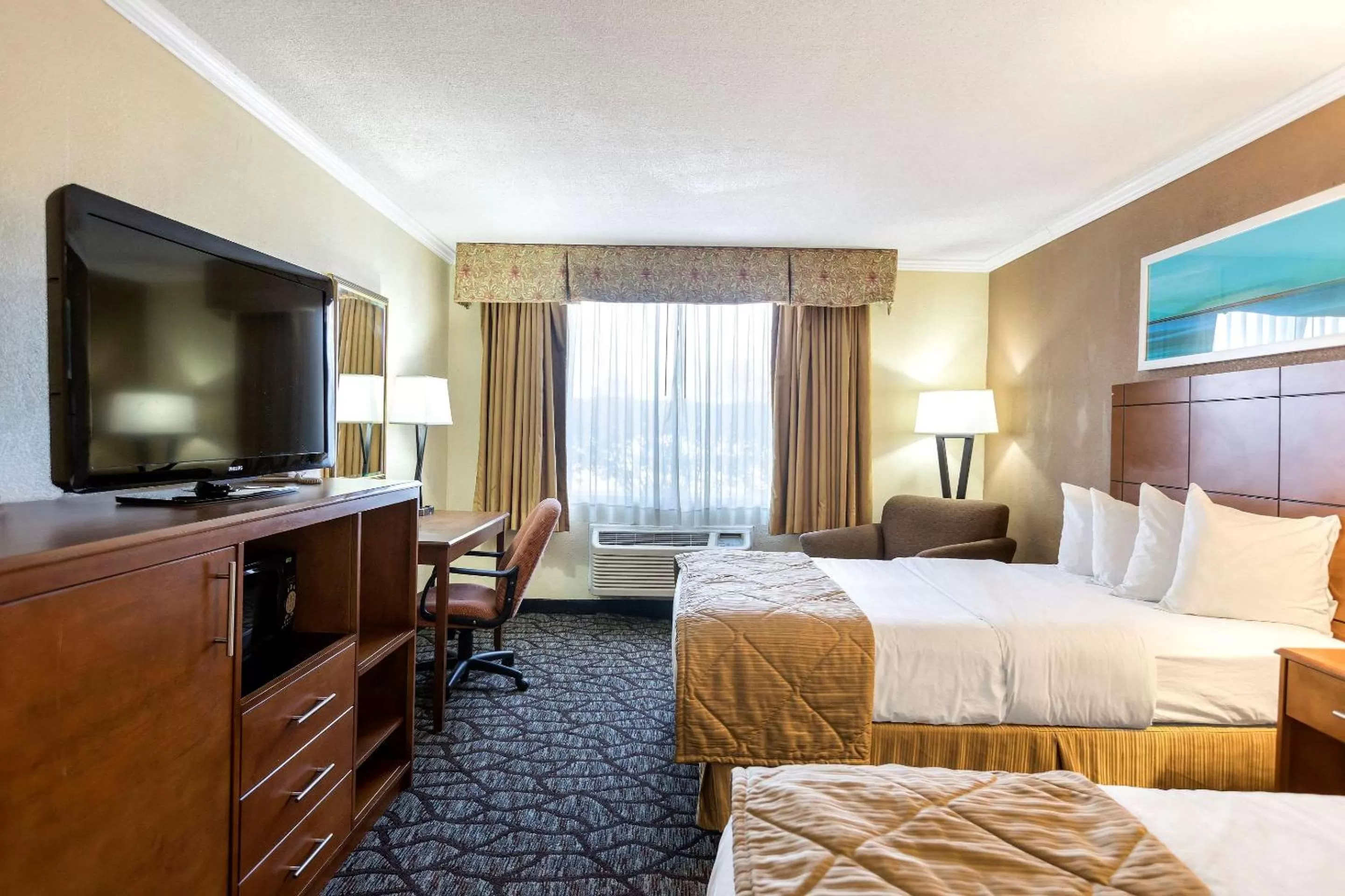 Photo of the whole room in Clarion Hotel Detroit Metro Airport