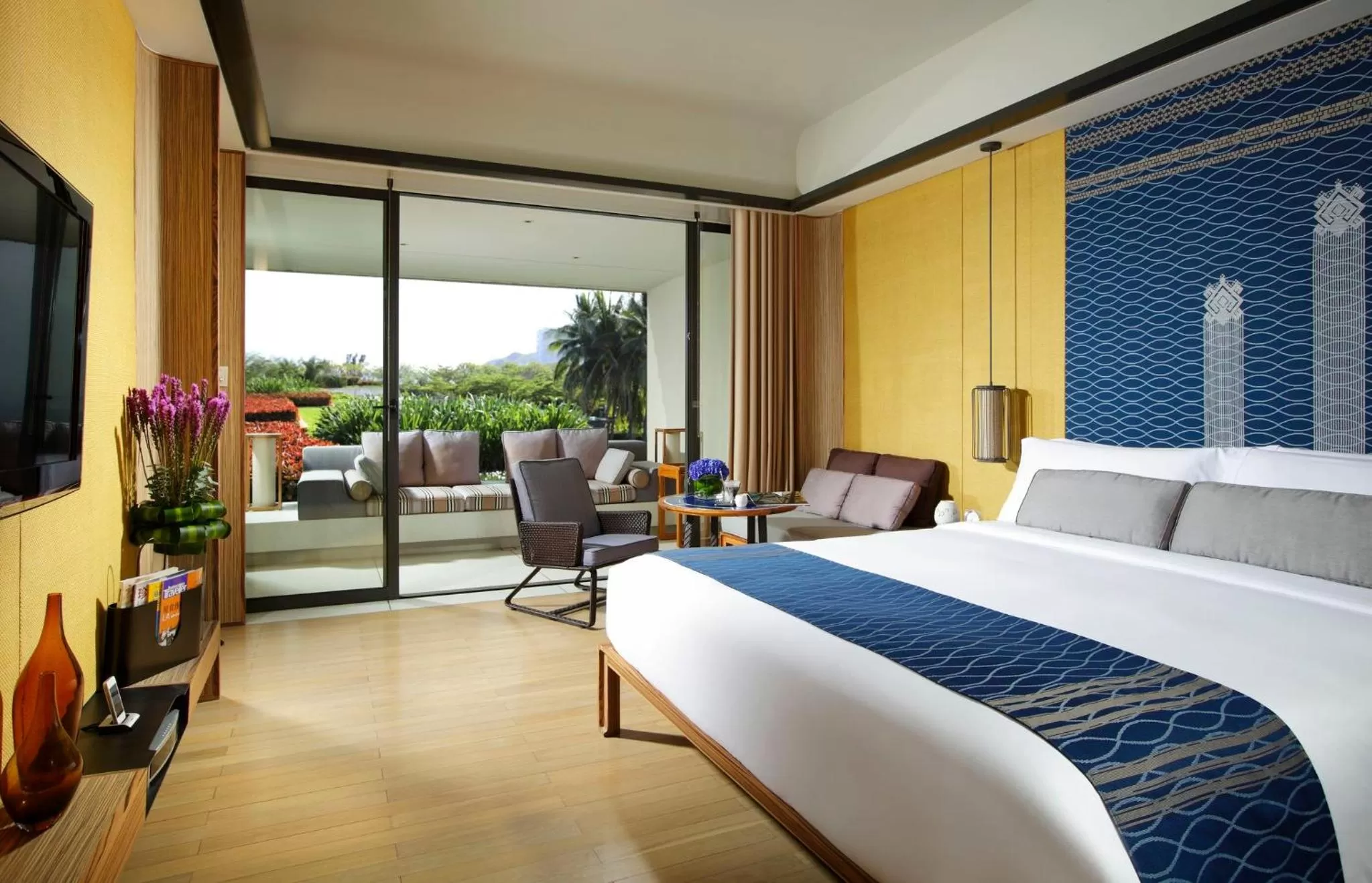 Photo of the whole room, Bed in InterContinental Sanya Resort by IHG