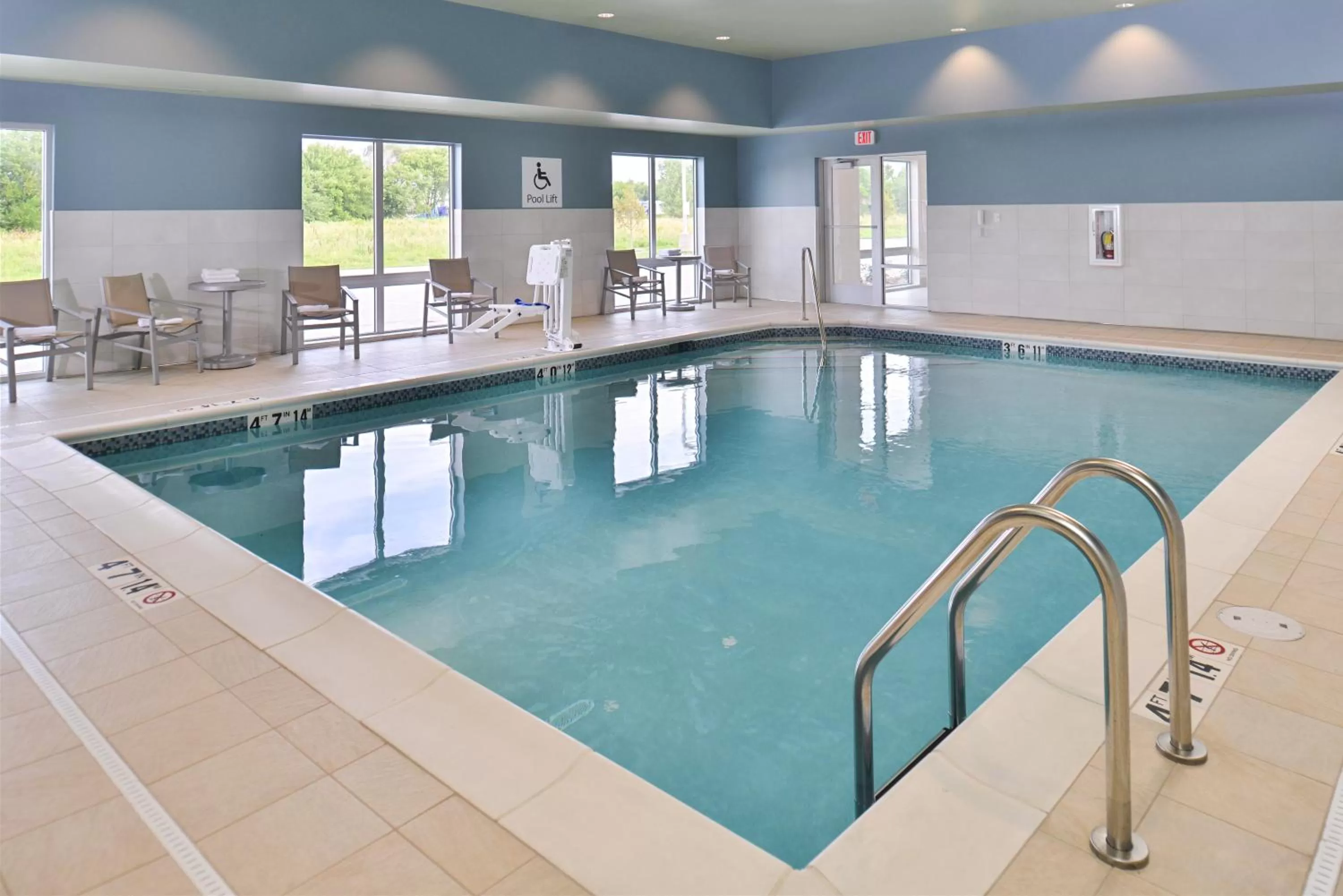 Swimming pool in Holiday Inn Express & Suites Omaha Airport by IHG