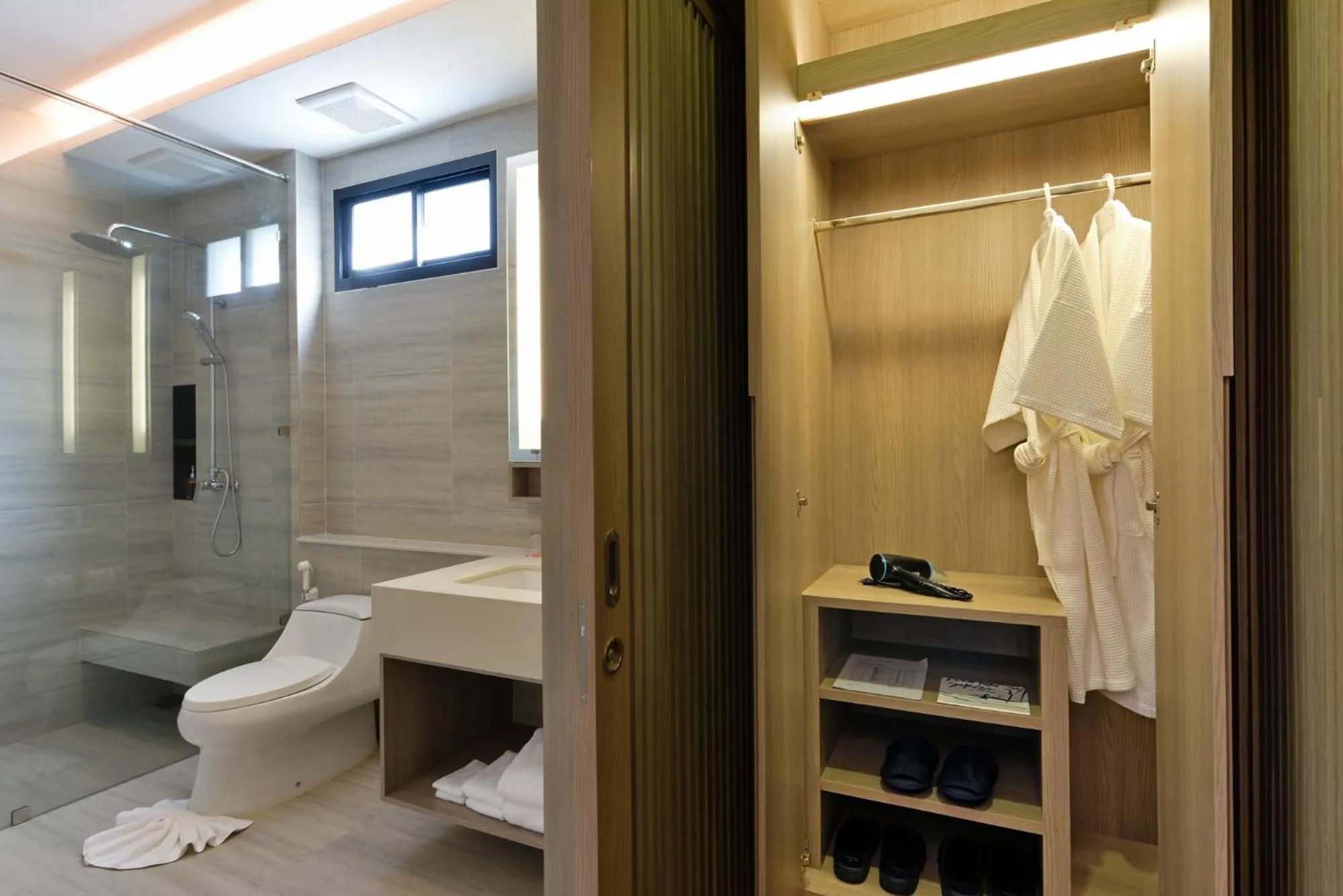 Shower in Tinidee Golf Resort Phuket