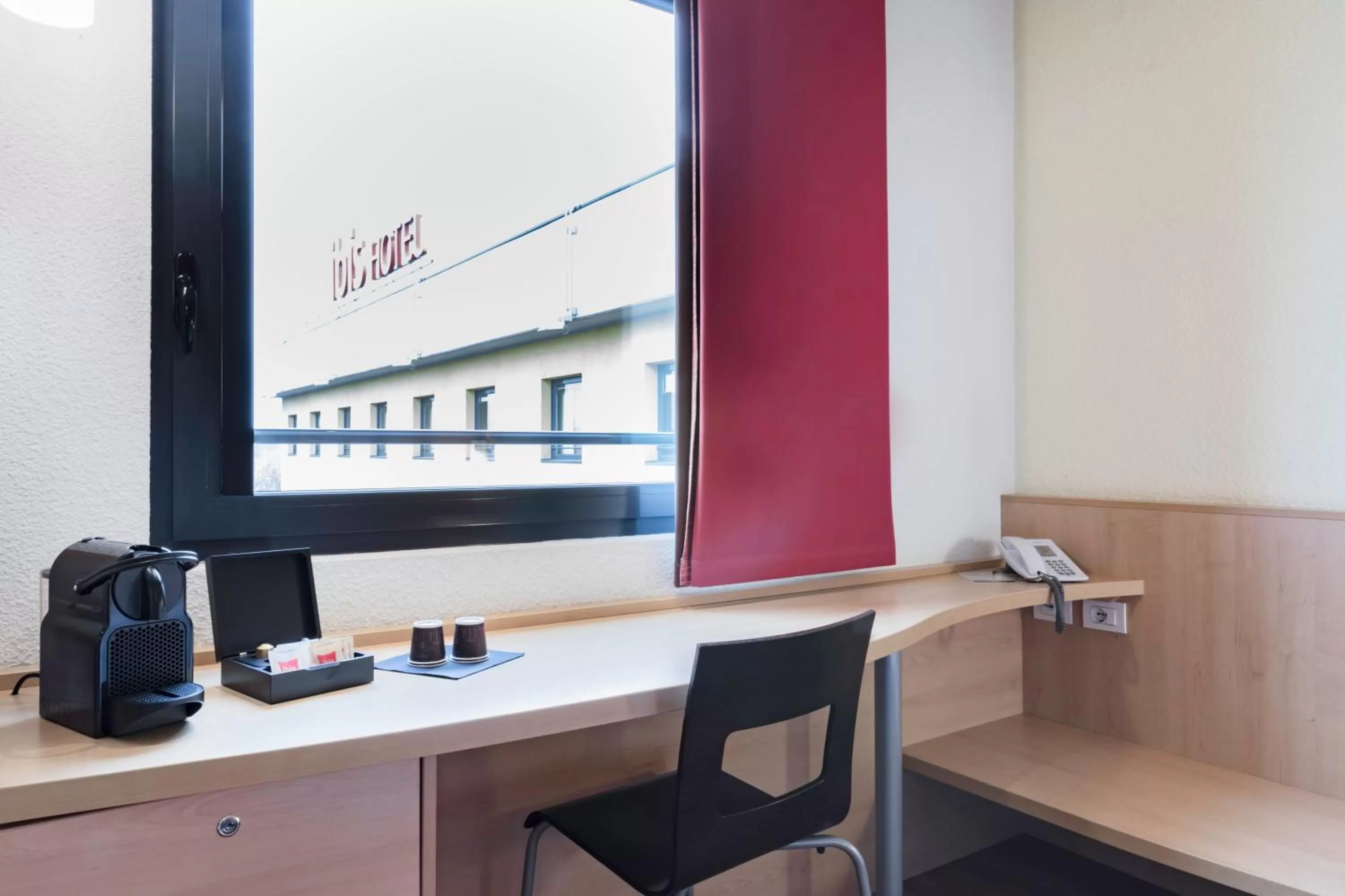 Coffee/tea facilities in Hotel Ibis Milano Malpensa