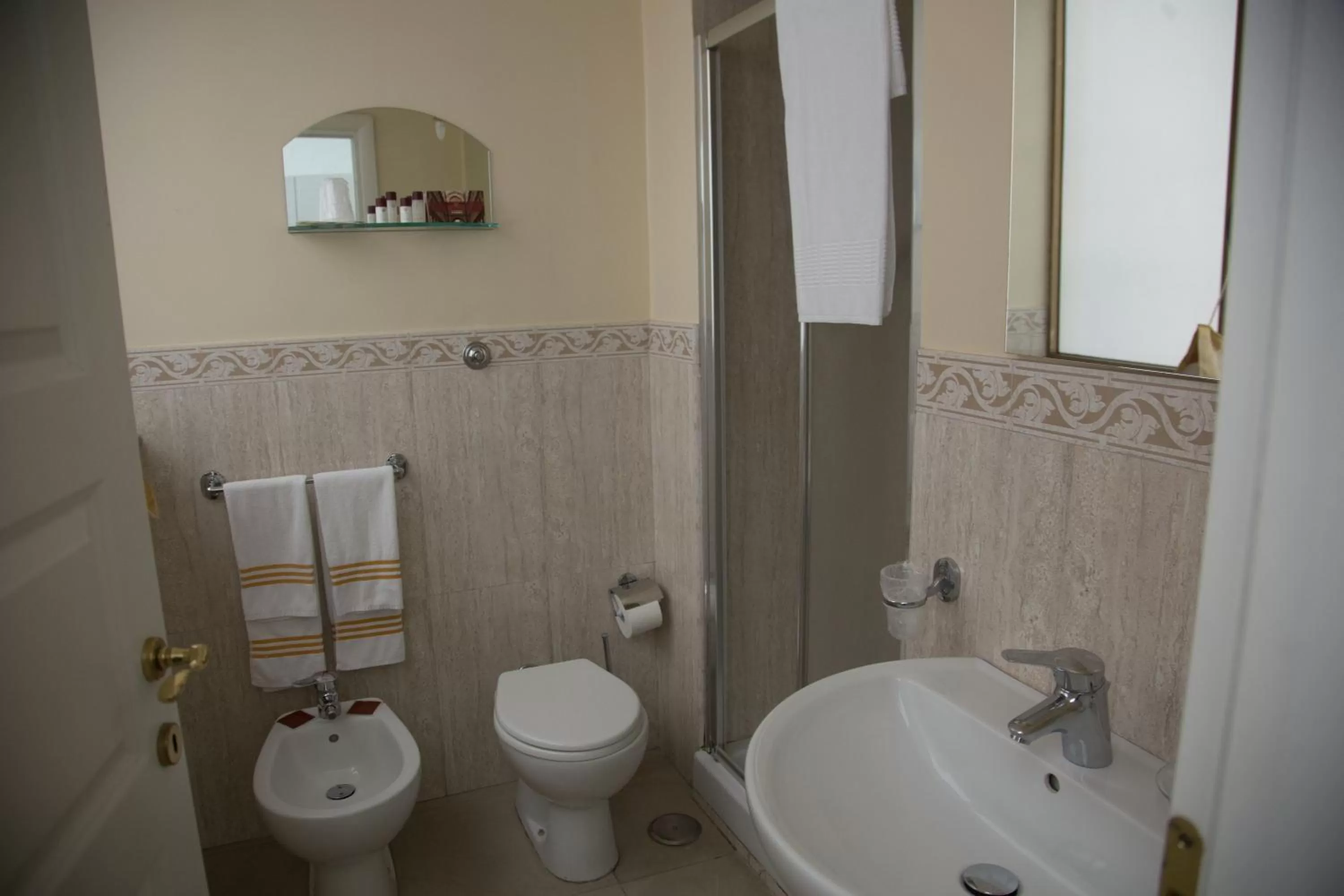 Toilet in B&B Art Suite Santa Brigida