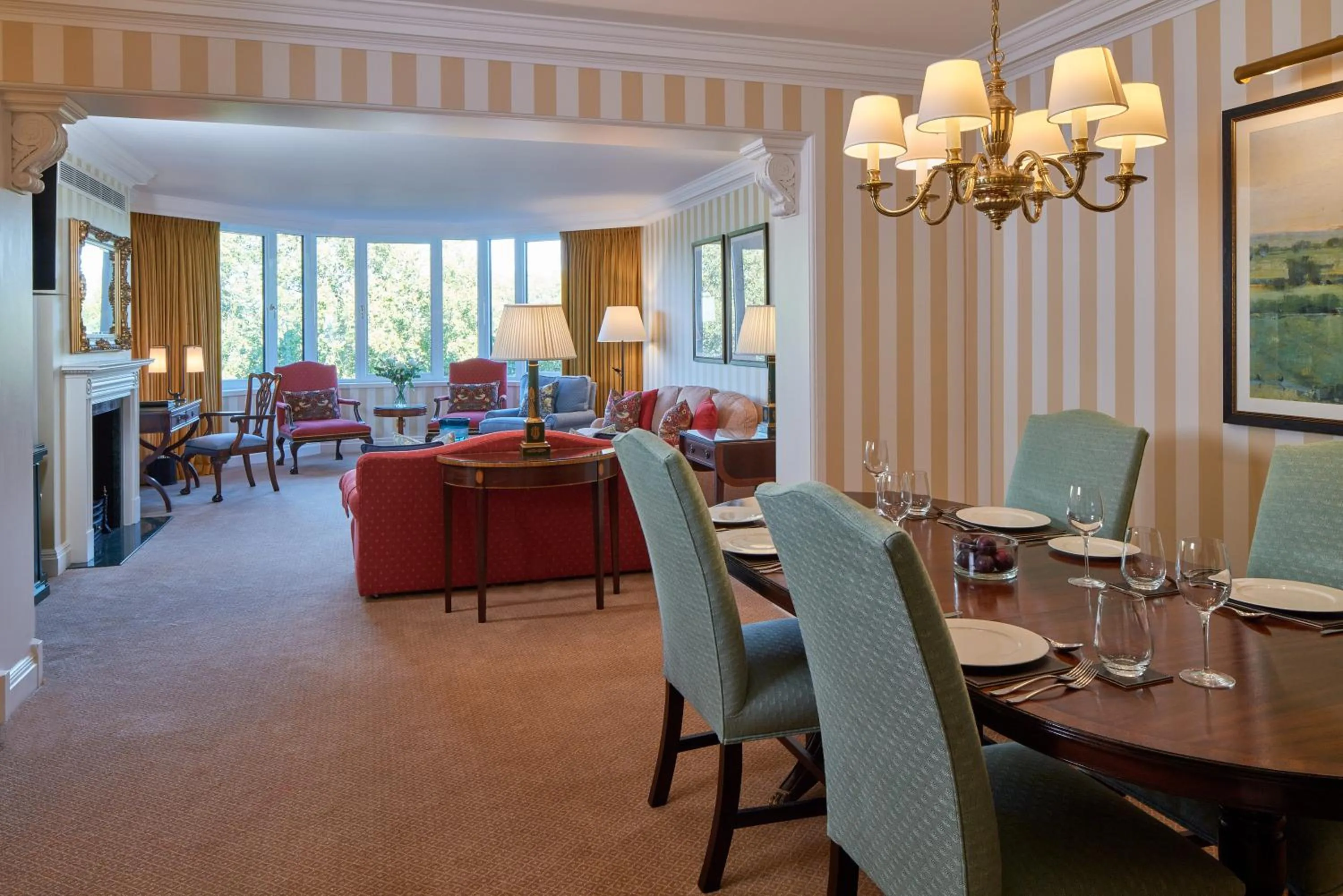 Living room in Cheval Thorney Court at Hyde Park