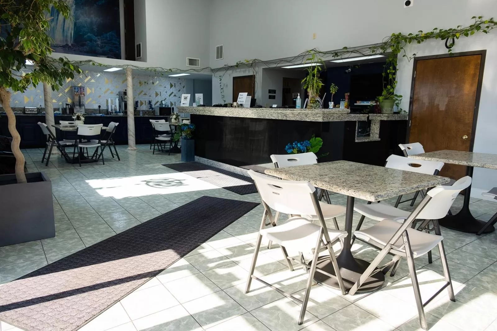 Restaurant/places to eat in Envi Boutique Hotel Henderson-Evansville South