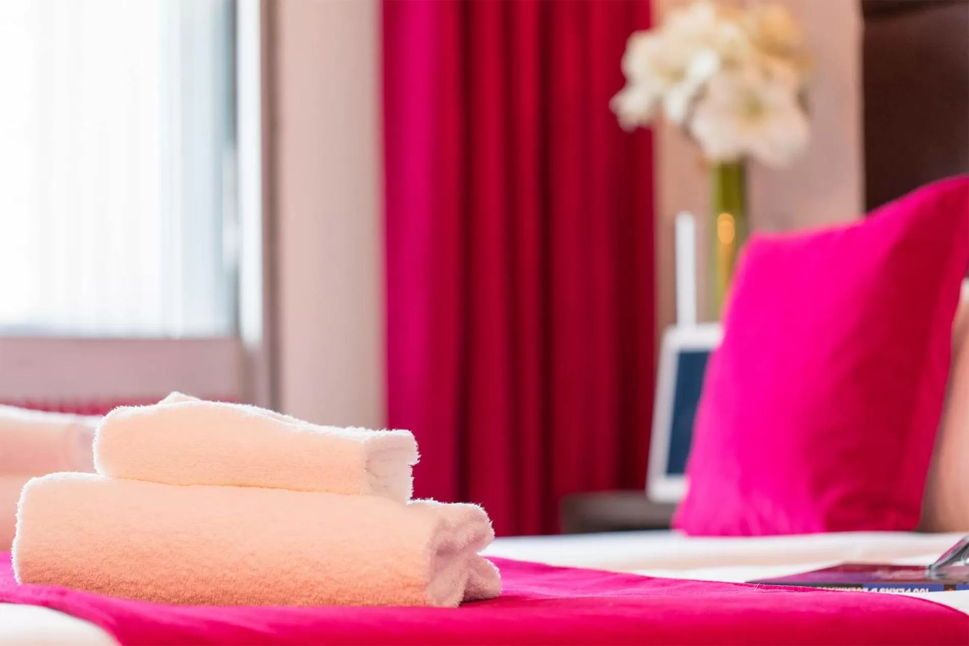 Decorative detail, Bed in Madame Vacances - Hôtel Courchevel Olympic