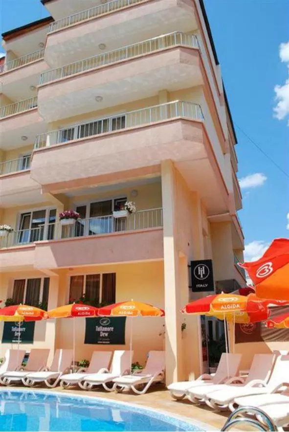 Facade/entrance in Italia Hotel